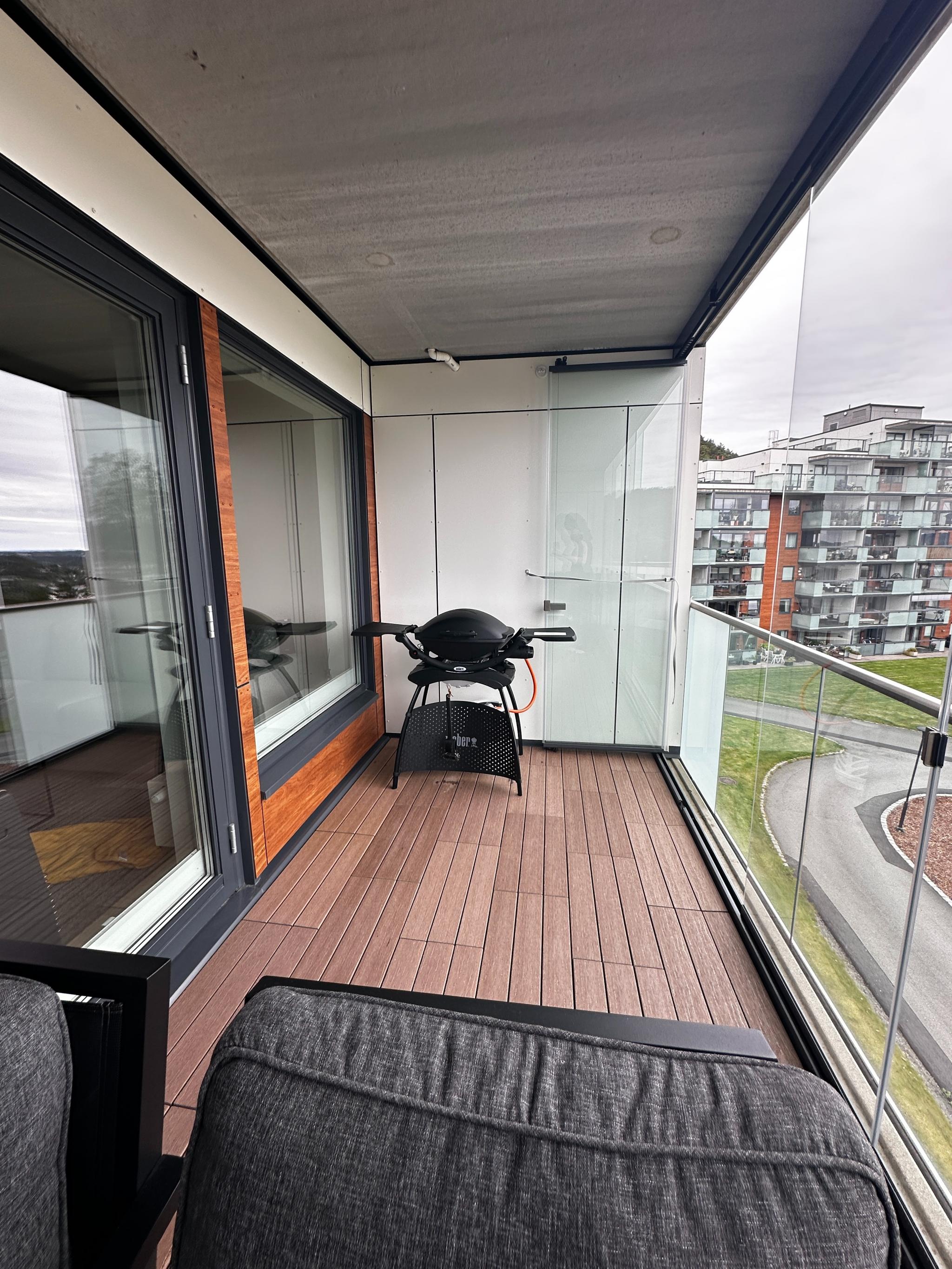 Innglasset altan som gjør det mulig å bruke rommet hele året.