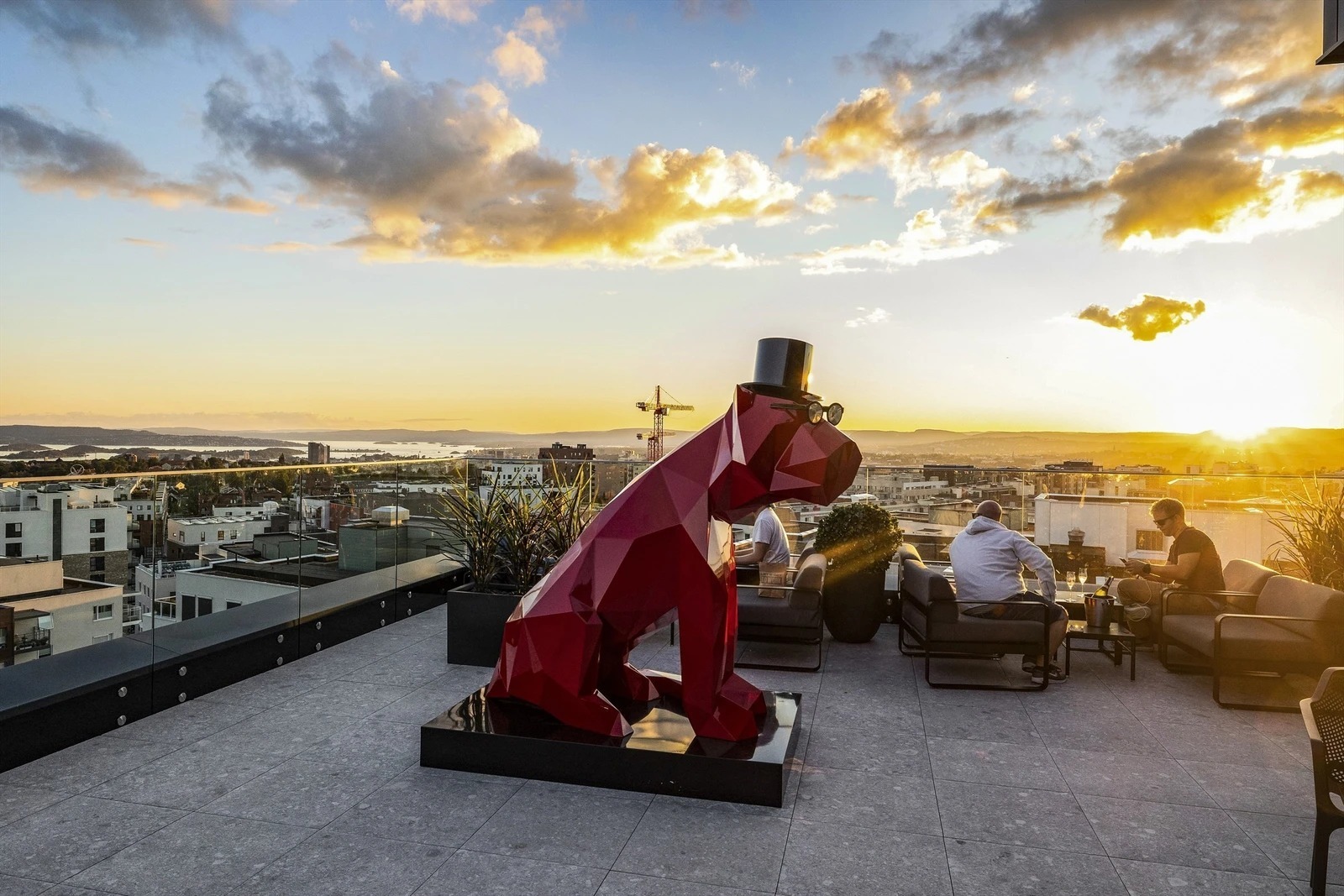 Baren på toppen av Radisson RED er et av stedene man kan gå til etter arbeidstid på Løren.