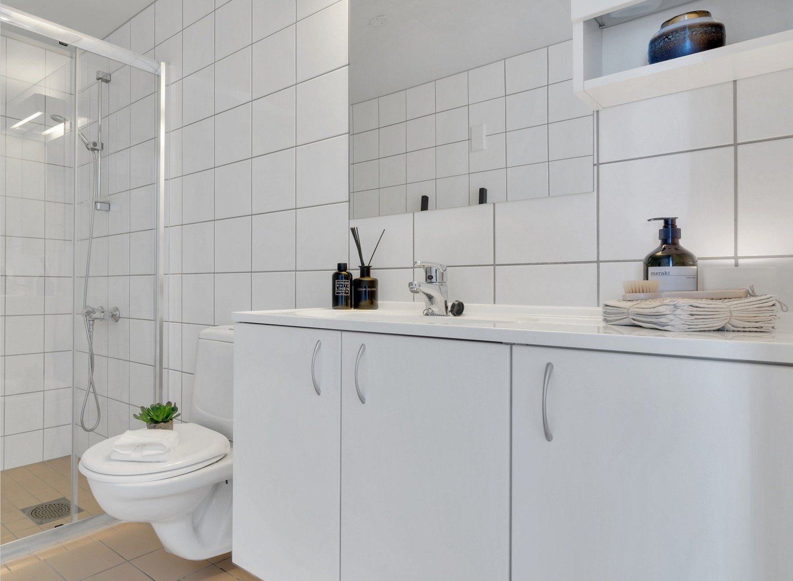 Bad med vaskemaskin og tørketrommel