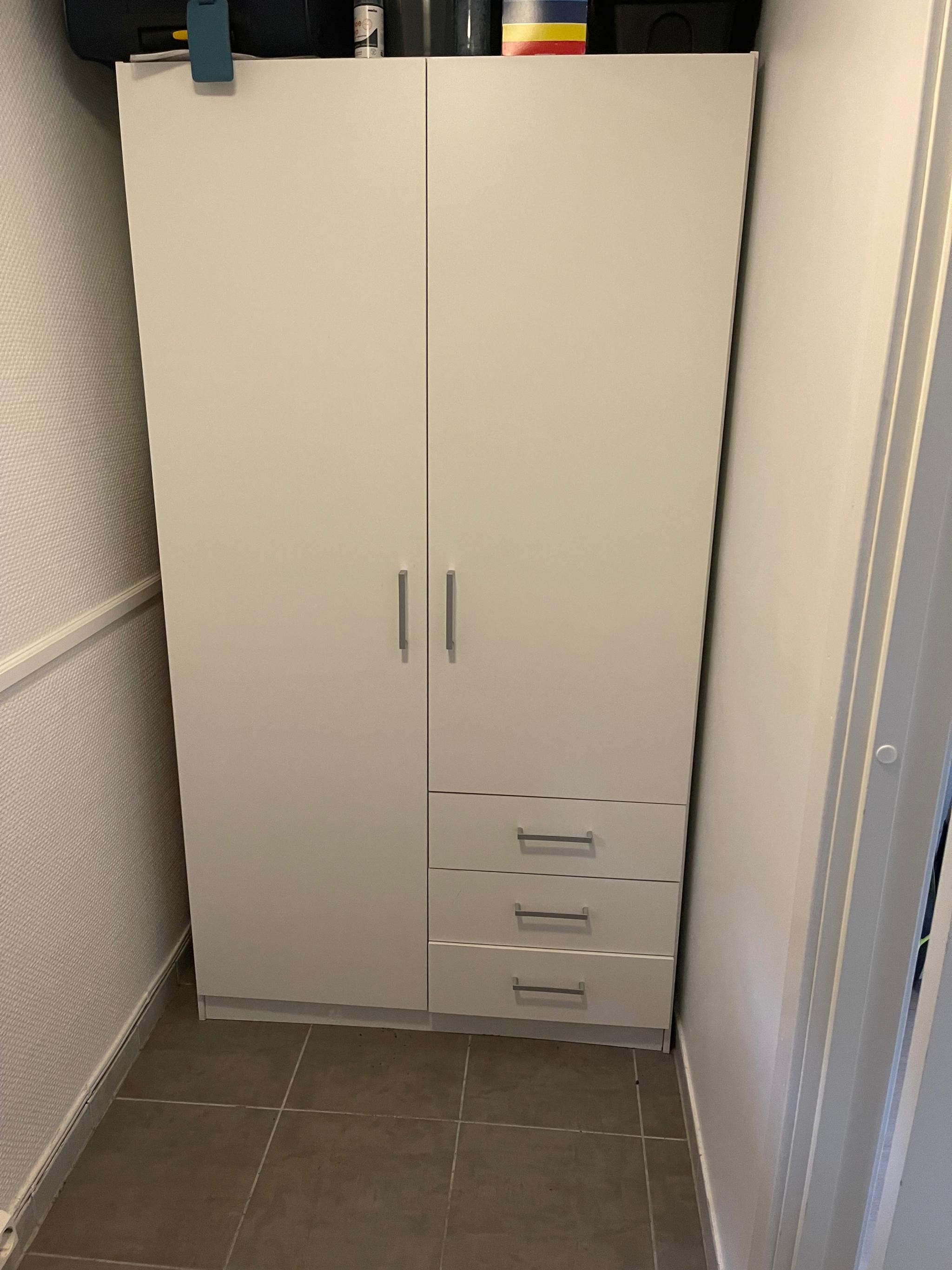 Skapet i gangen følger med