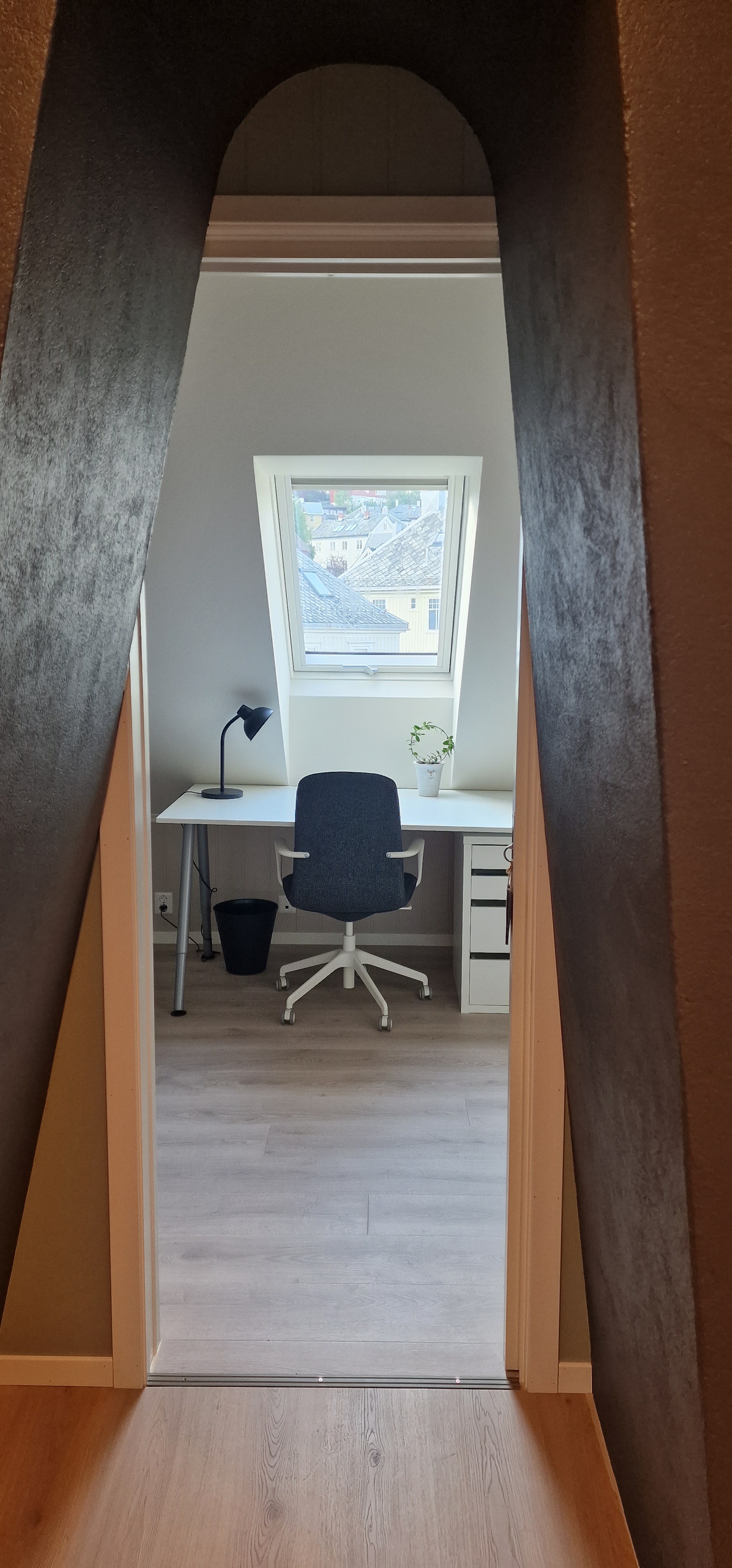 Skyvedør inn til soverom 1