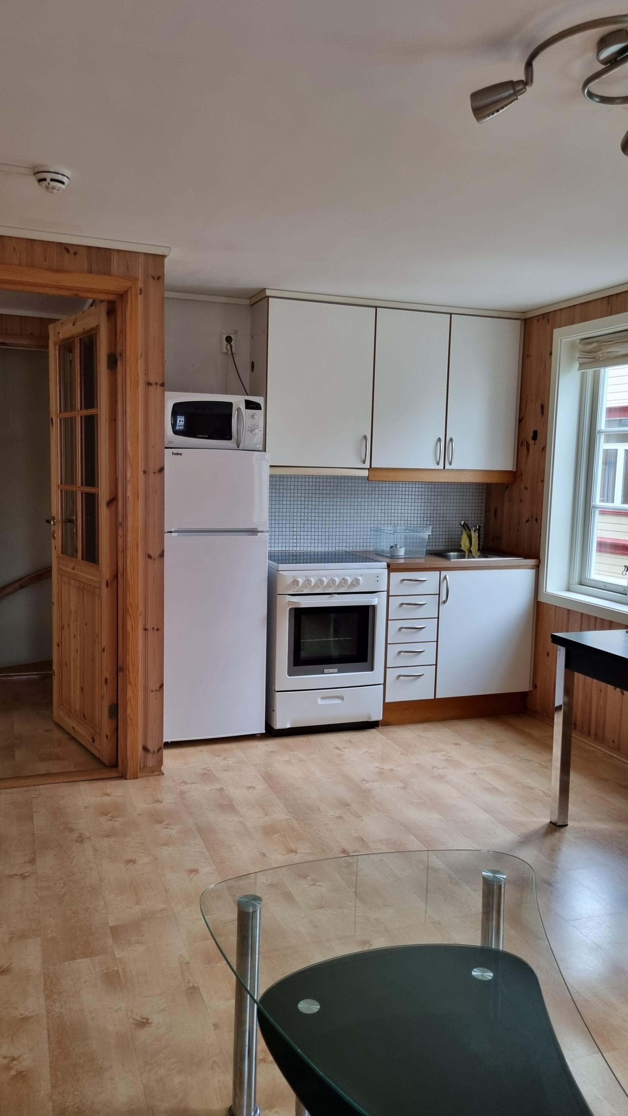 Kjøkken sett fra enden av stua                                                                                                