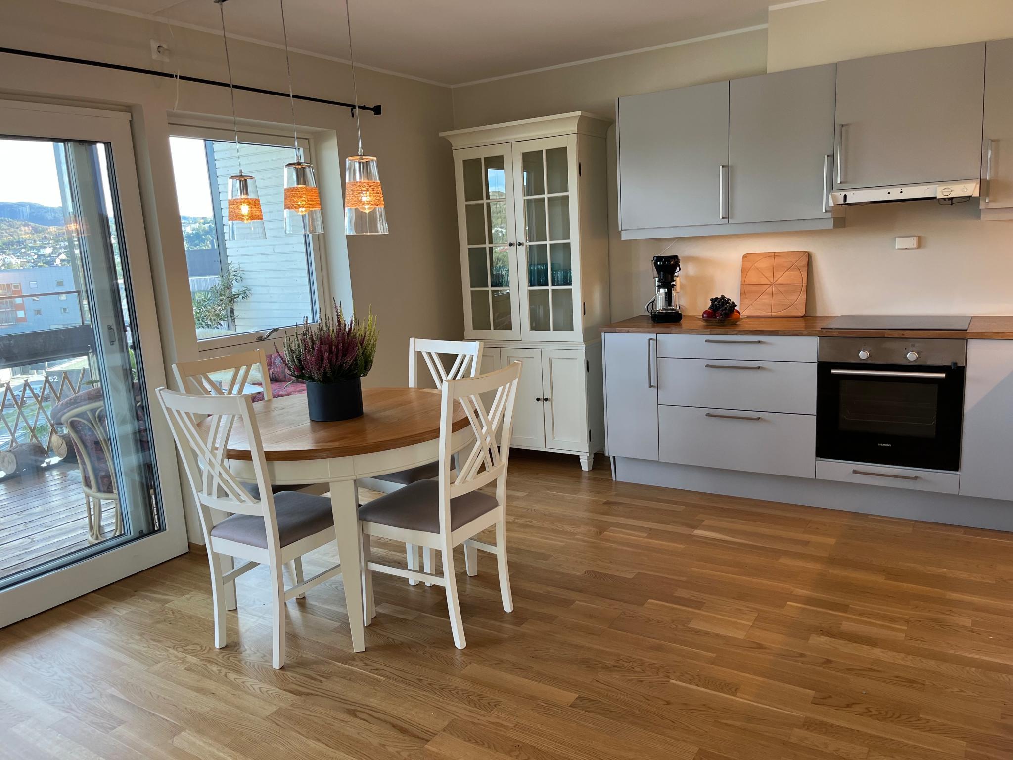 Spisestue / kjøkken.