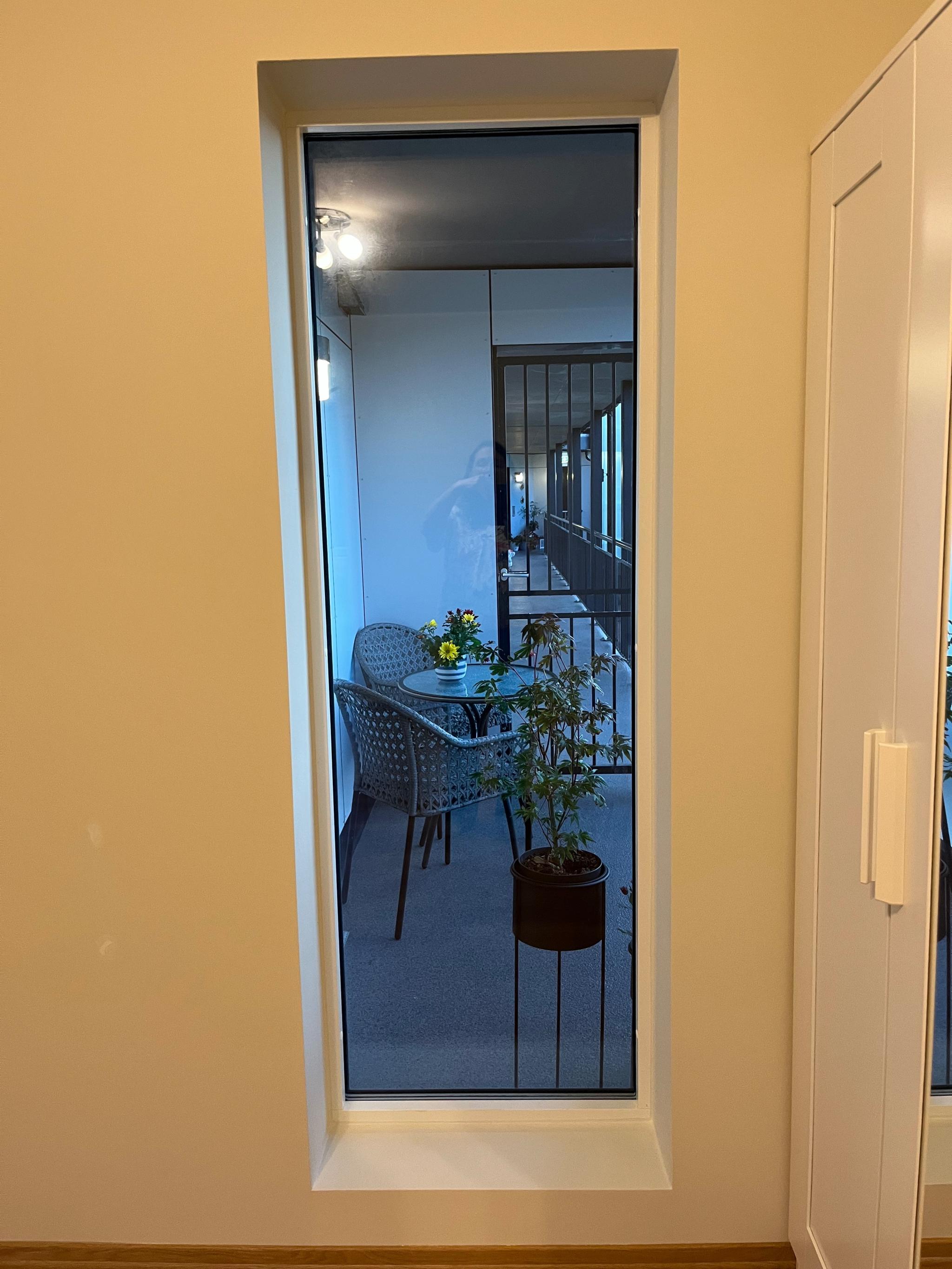 Frokost balkong sett fra soverom.