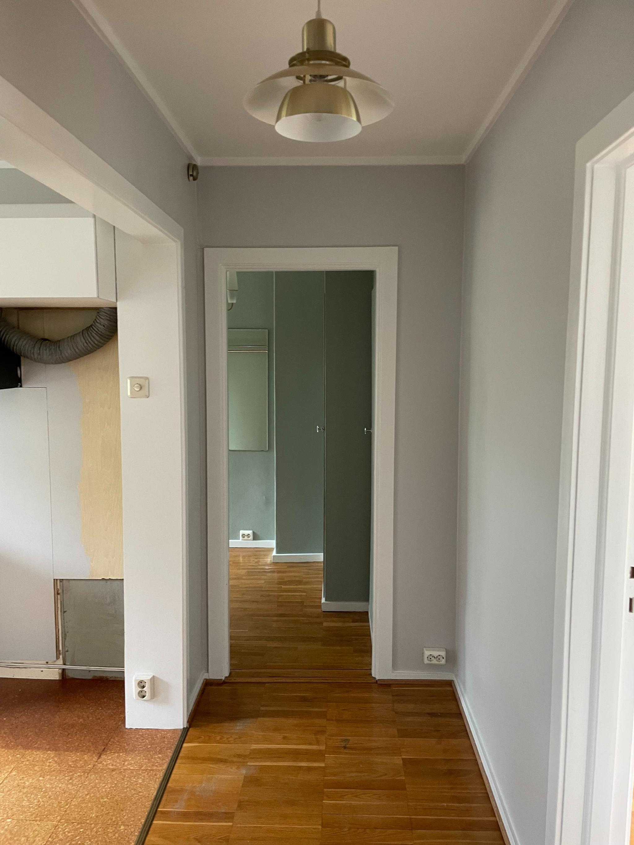 Gang mellom kjøkken og stue