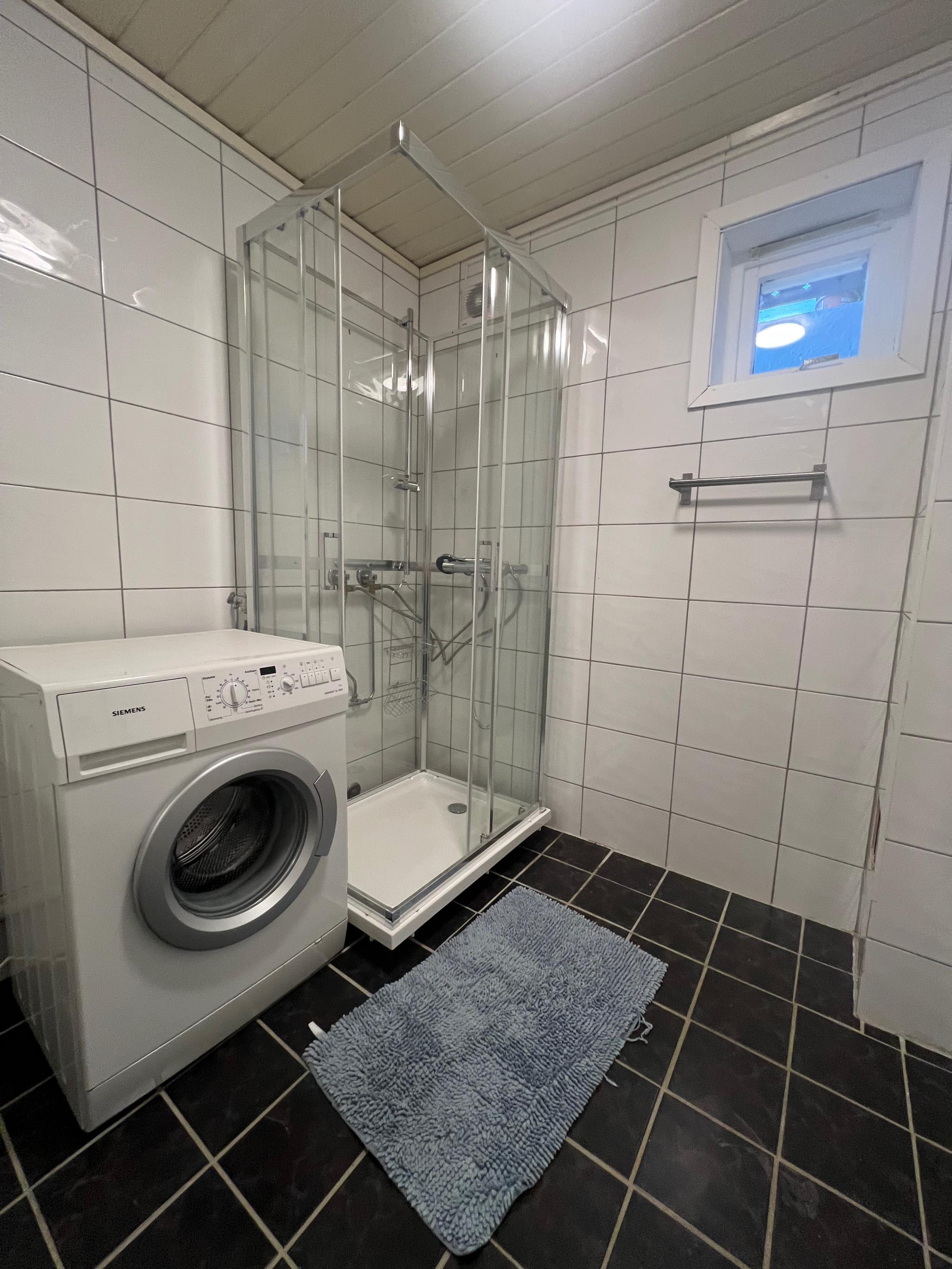 Bad med splitter nytt dusjkabinett