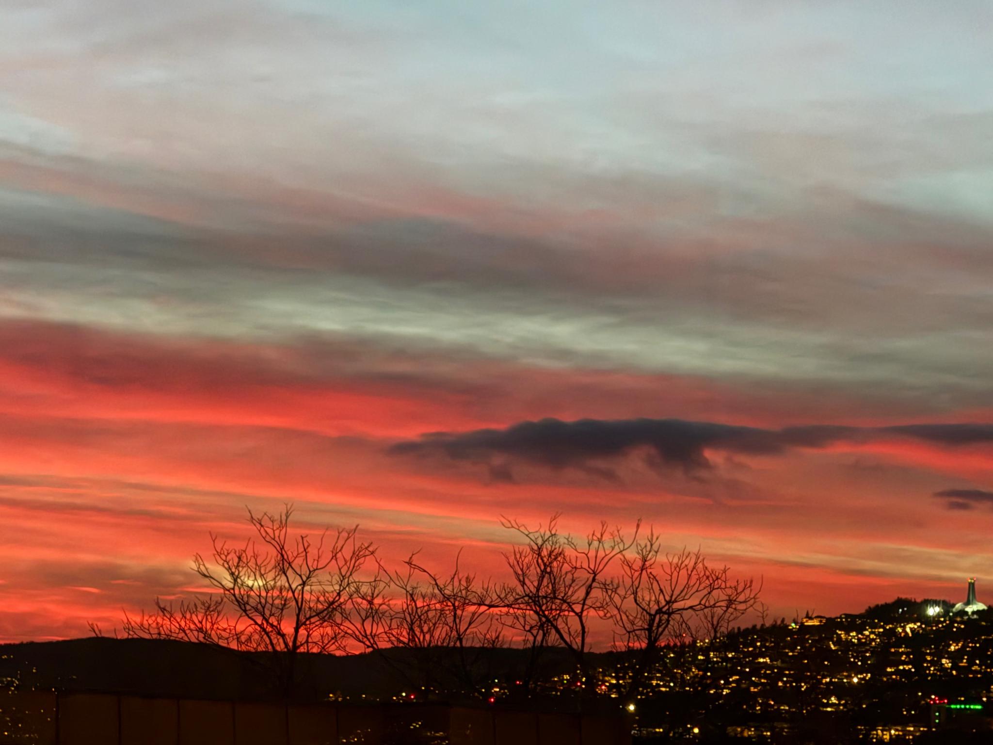 Vesthimmel mot Holmenkollåsen, sett fra kjøkken 