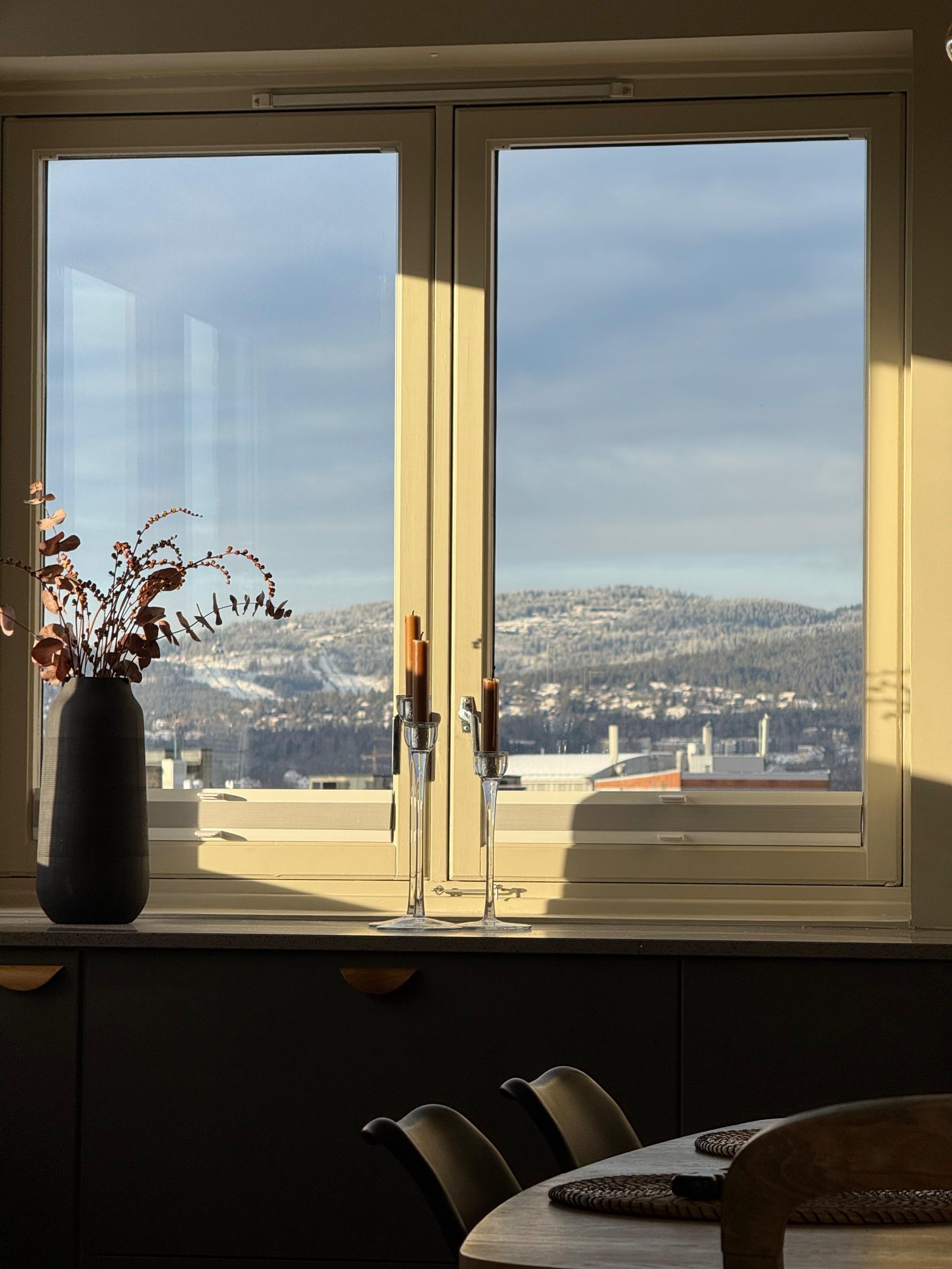 Utsikt kjøkken, mot Holmenkollåsen