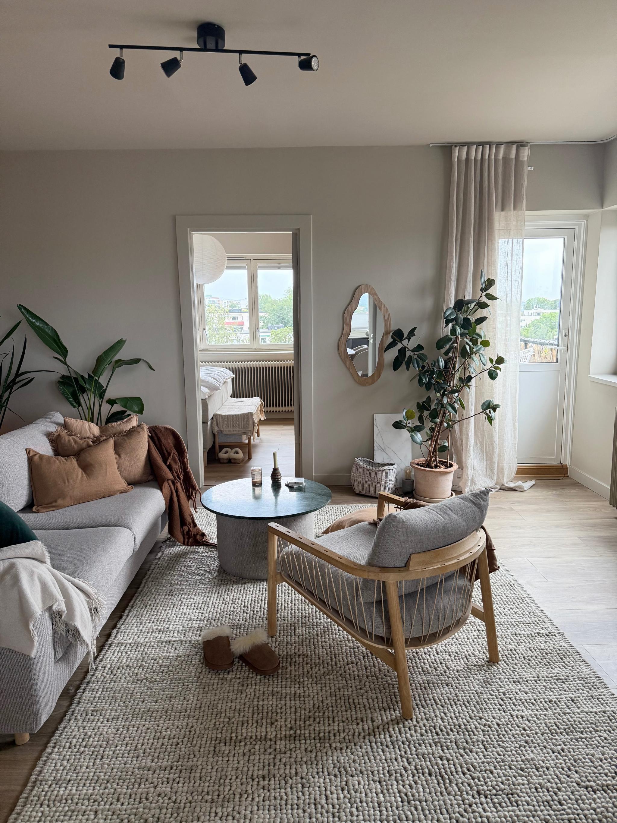 Stue 20 kvm, vender mot øst, sør og vest