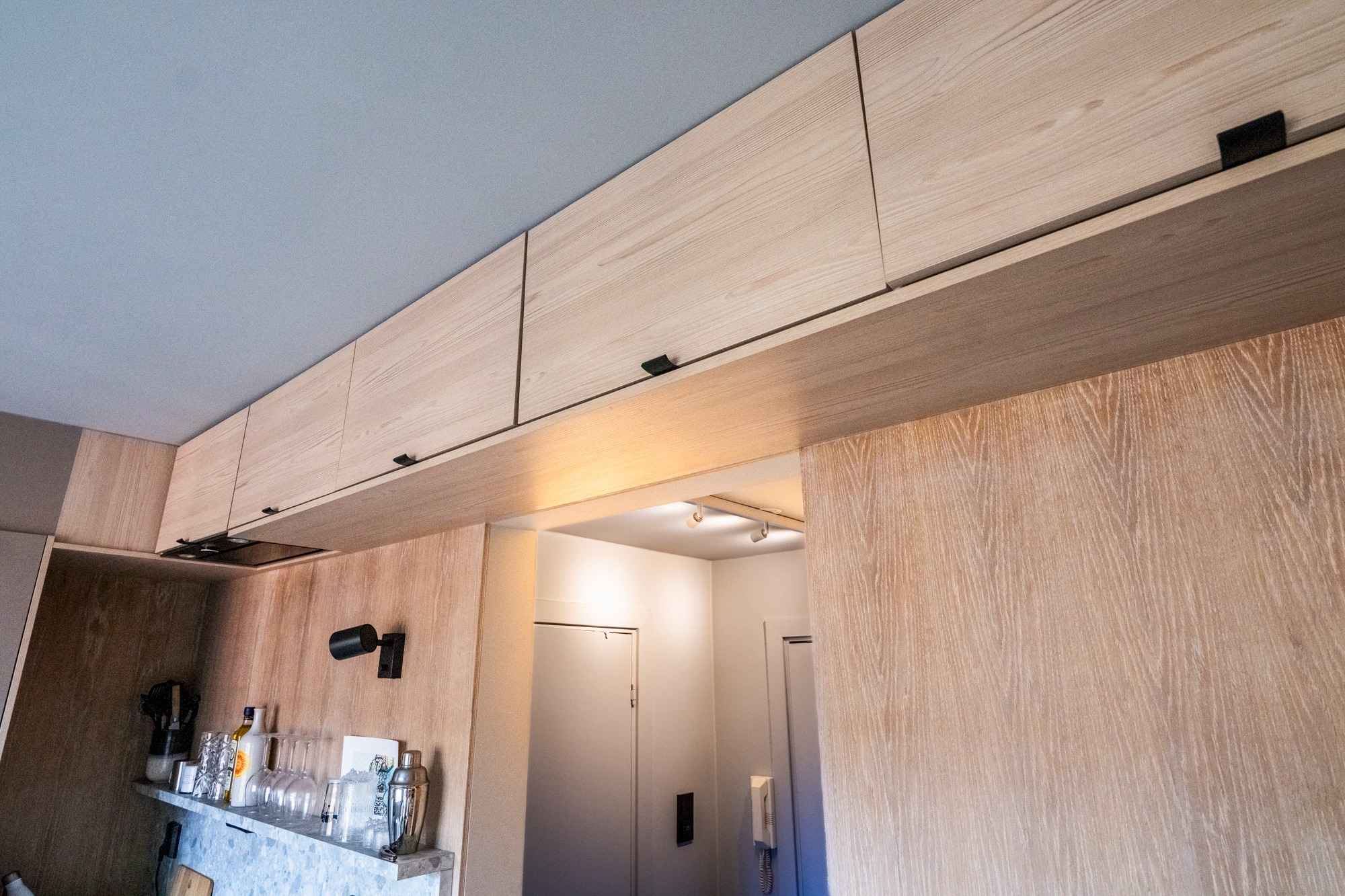 God skapplass opp mot taket