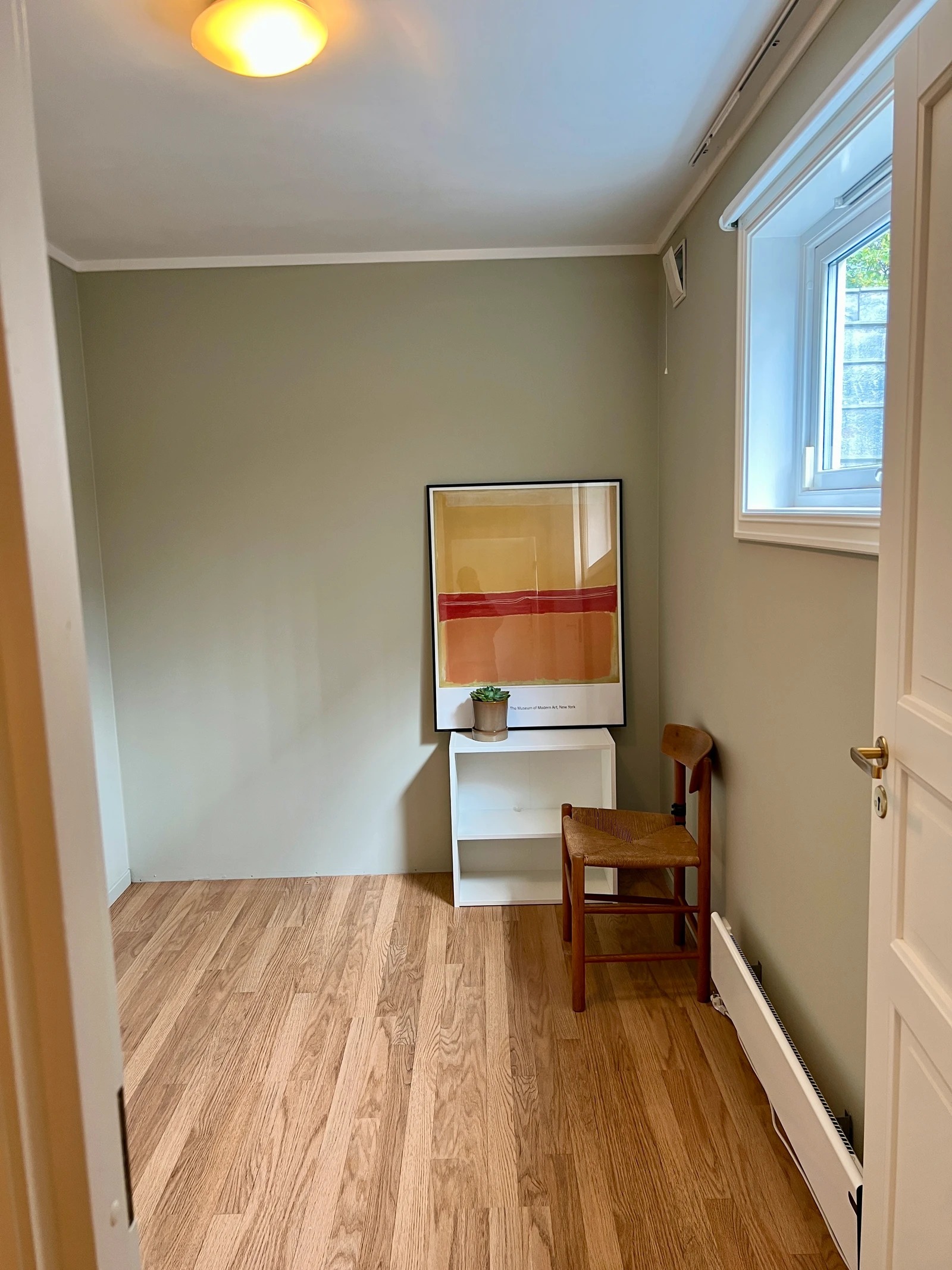 Soverom er i nymalt og har god plass til dobbeltseng om man ønsker det