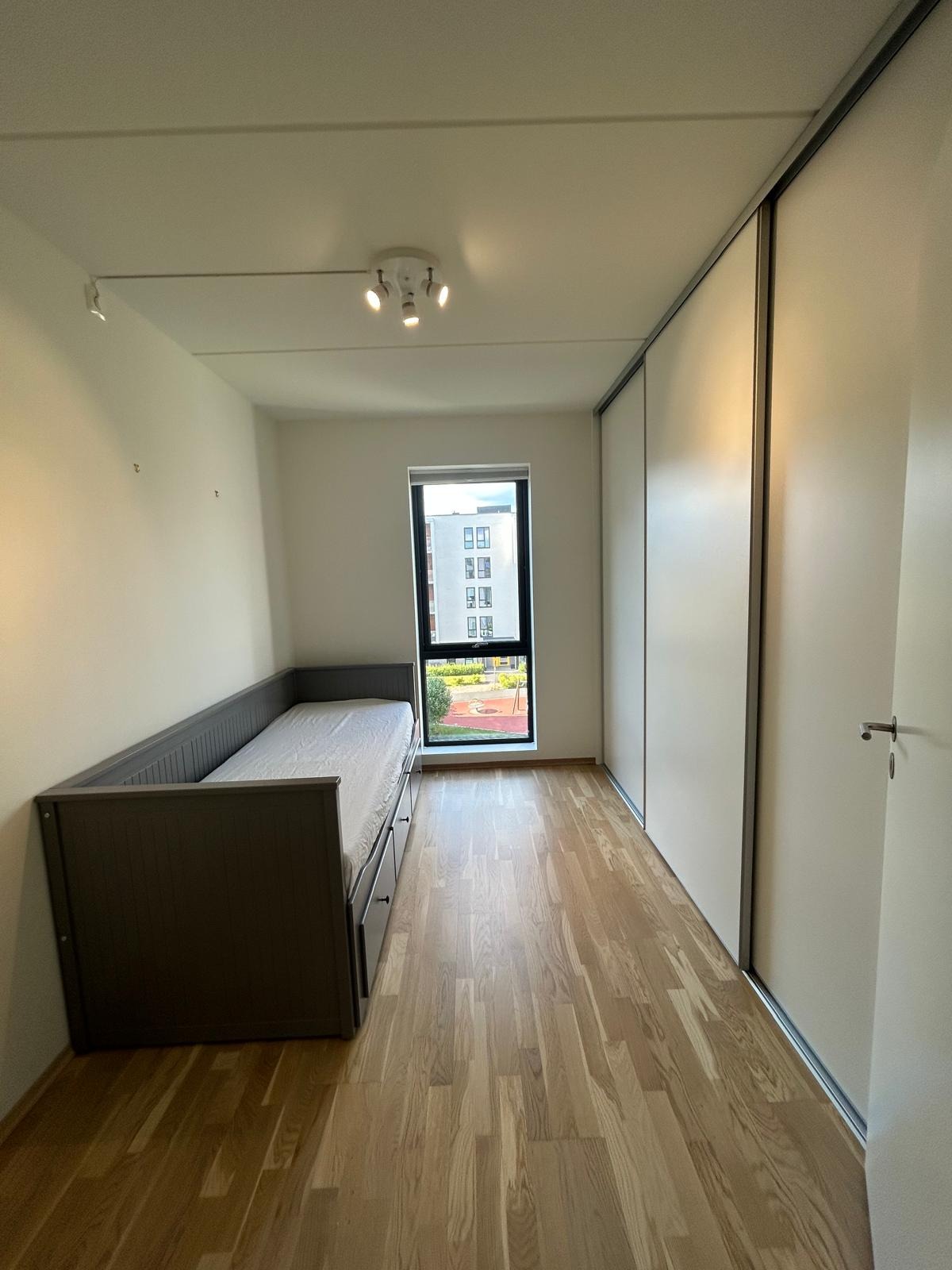 Gjesterom med integrert garderobe/bod