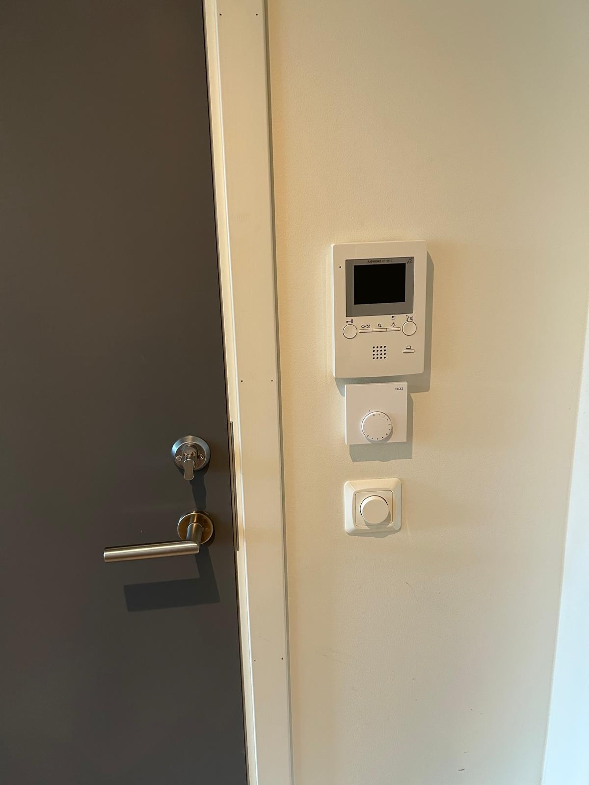 Digital ringeklokke som kan besvares med telefon