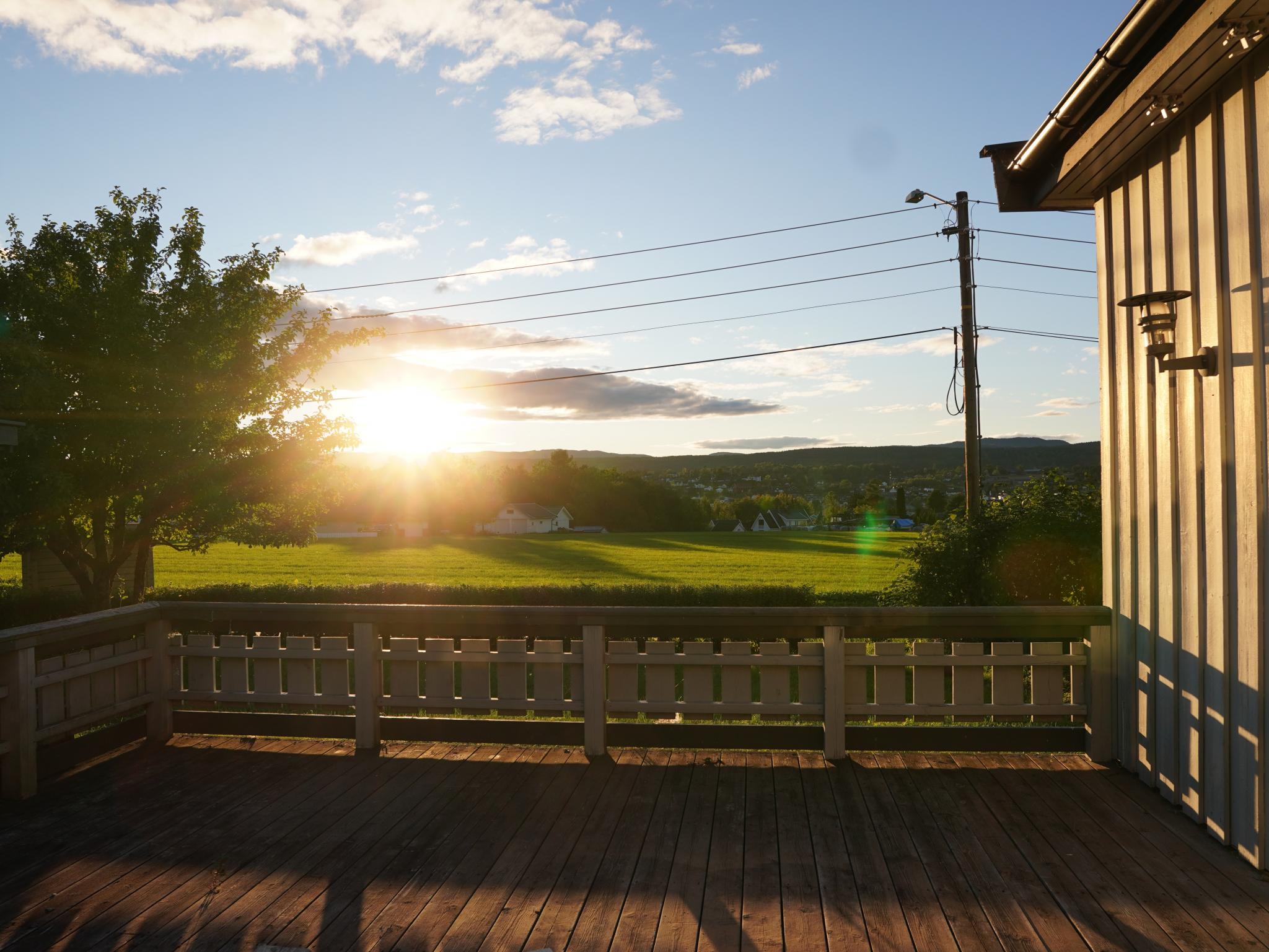 Veldig fin solnedgang mot hagen