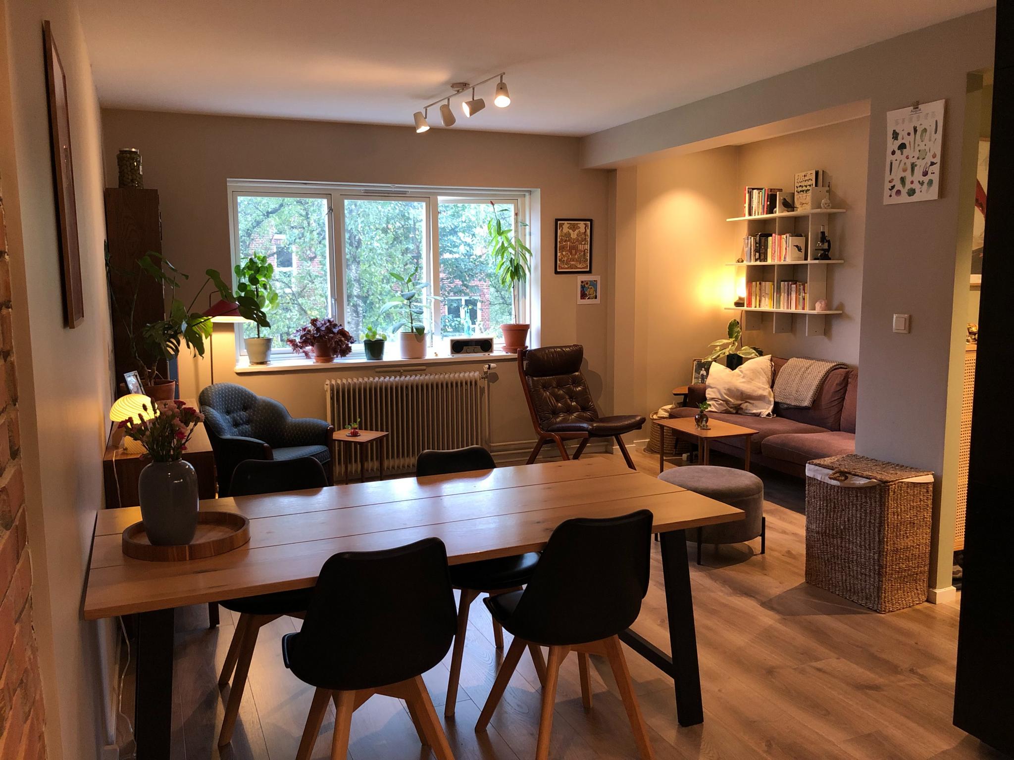 Stue - Romslig stue med plass til flere soner