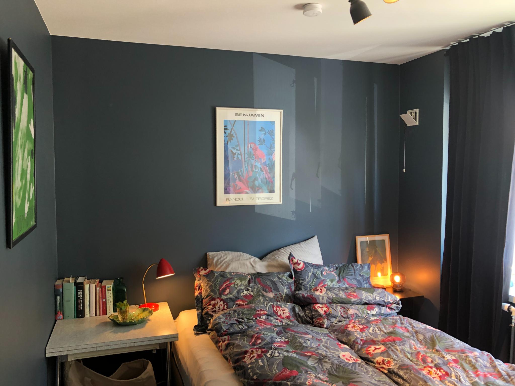 Hovedsoverom - God plass til dobbeltseng og sidebord