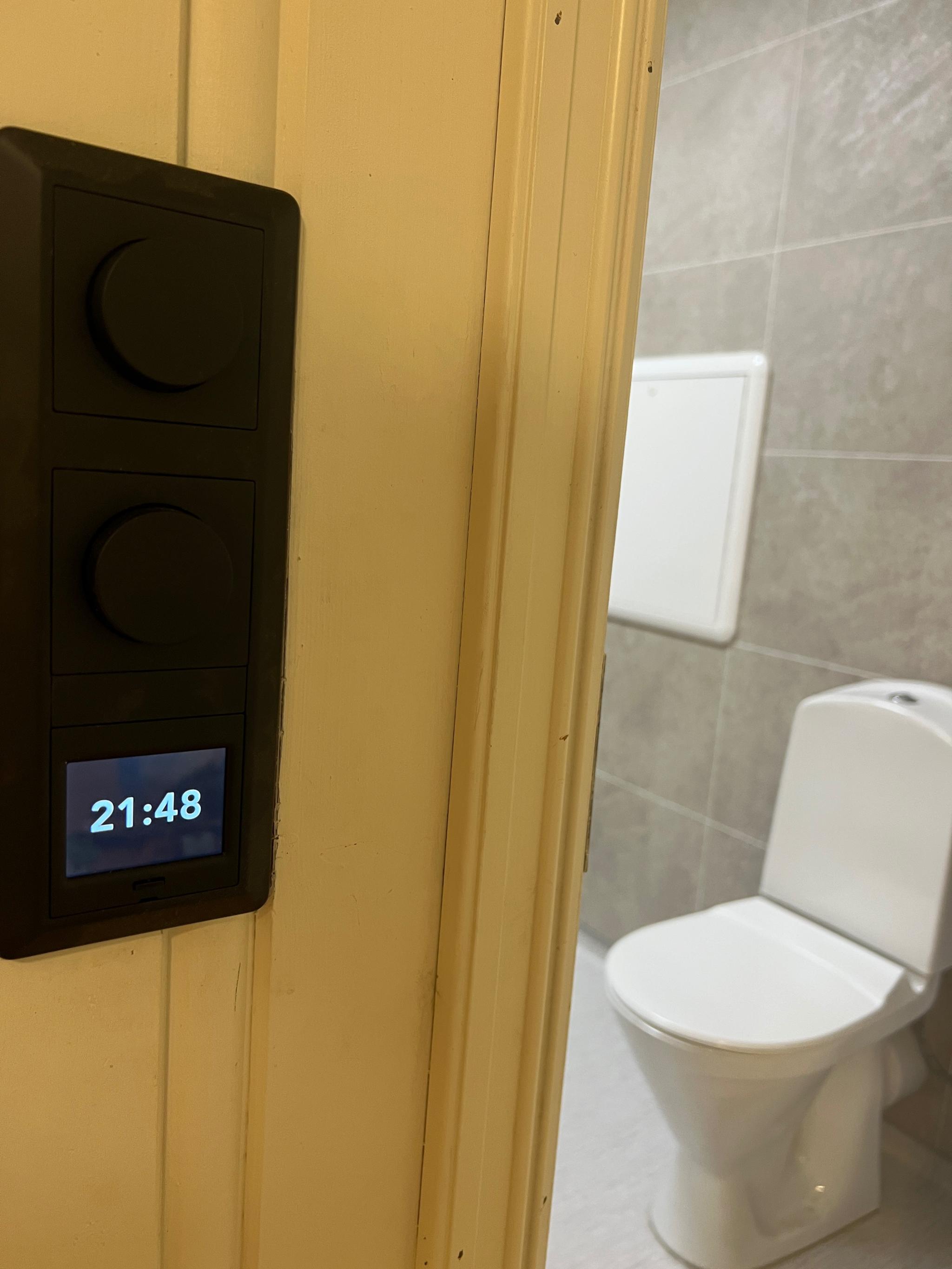 Bryter til varmekabler og lys i stue og bad