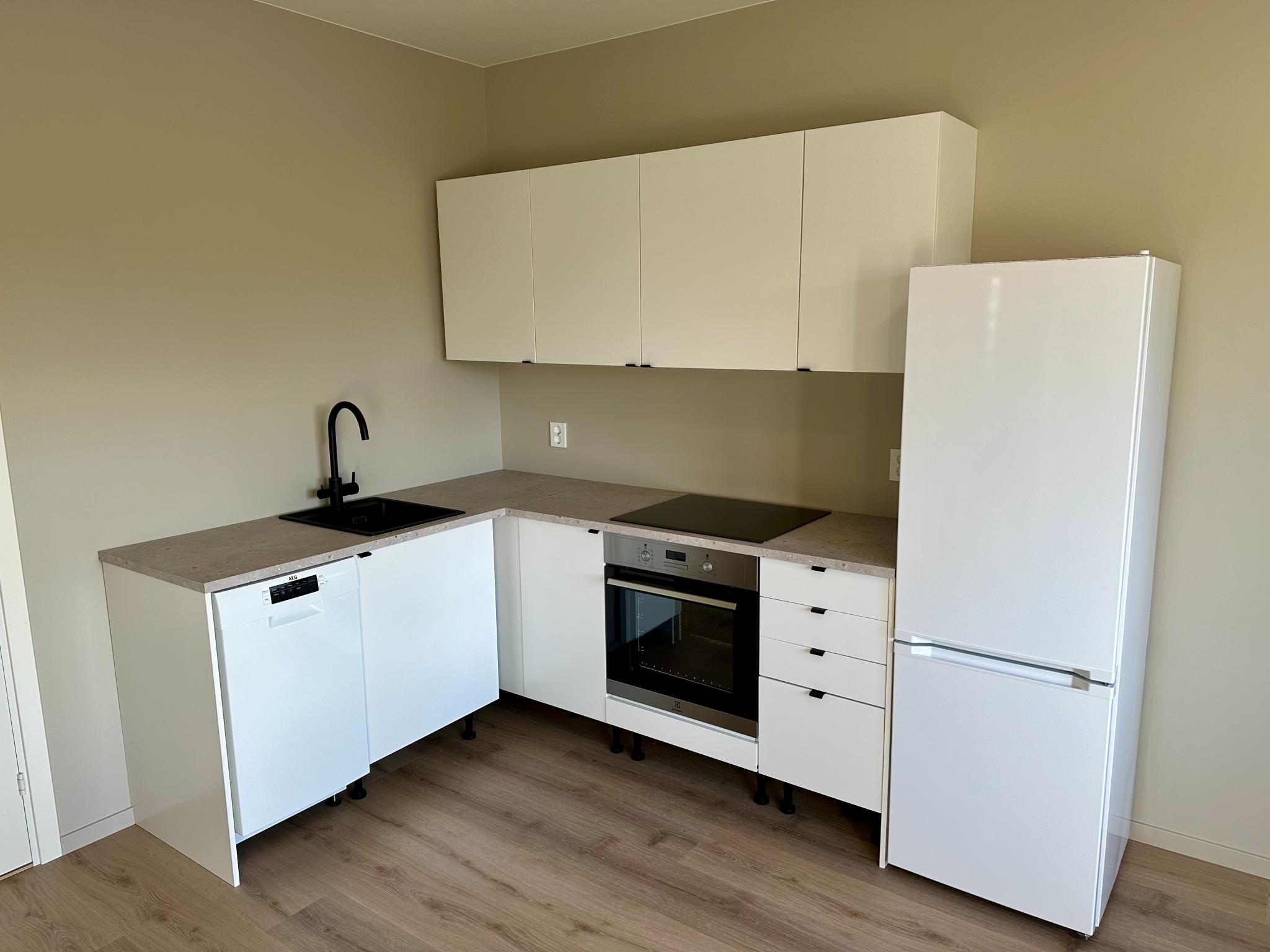 Norema kjøkken med nye hvitevarer