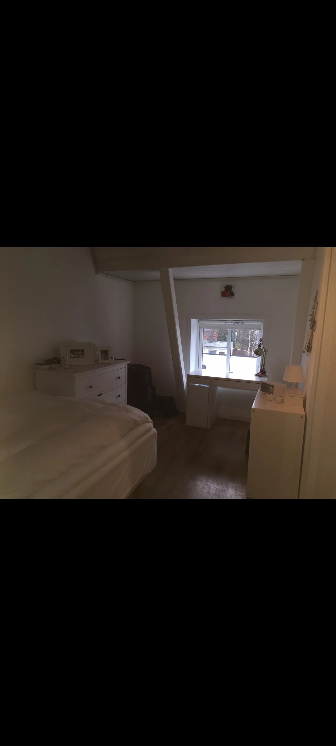 Soverom nr. 1 ut mot rolig bakgård