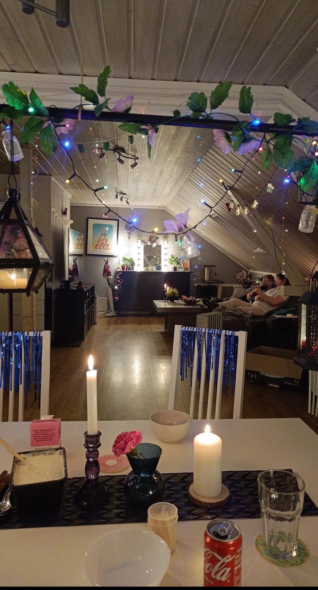 Tv-stue sett fra spisebordet på nyttårsaften 🎇