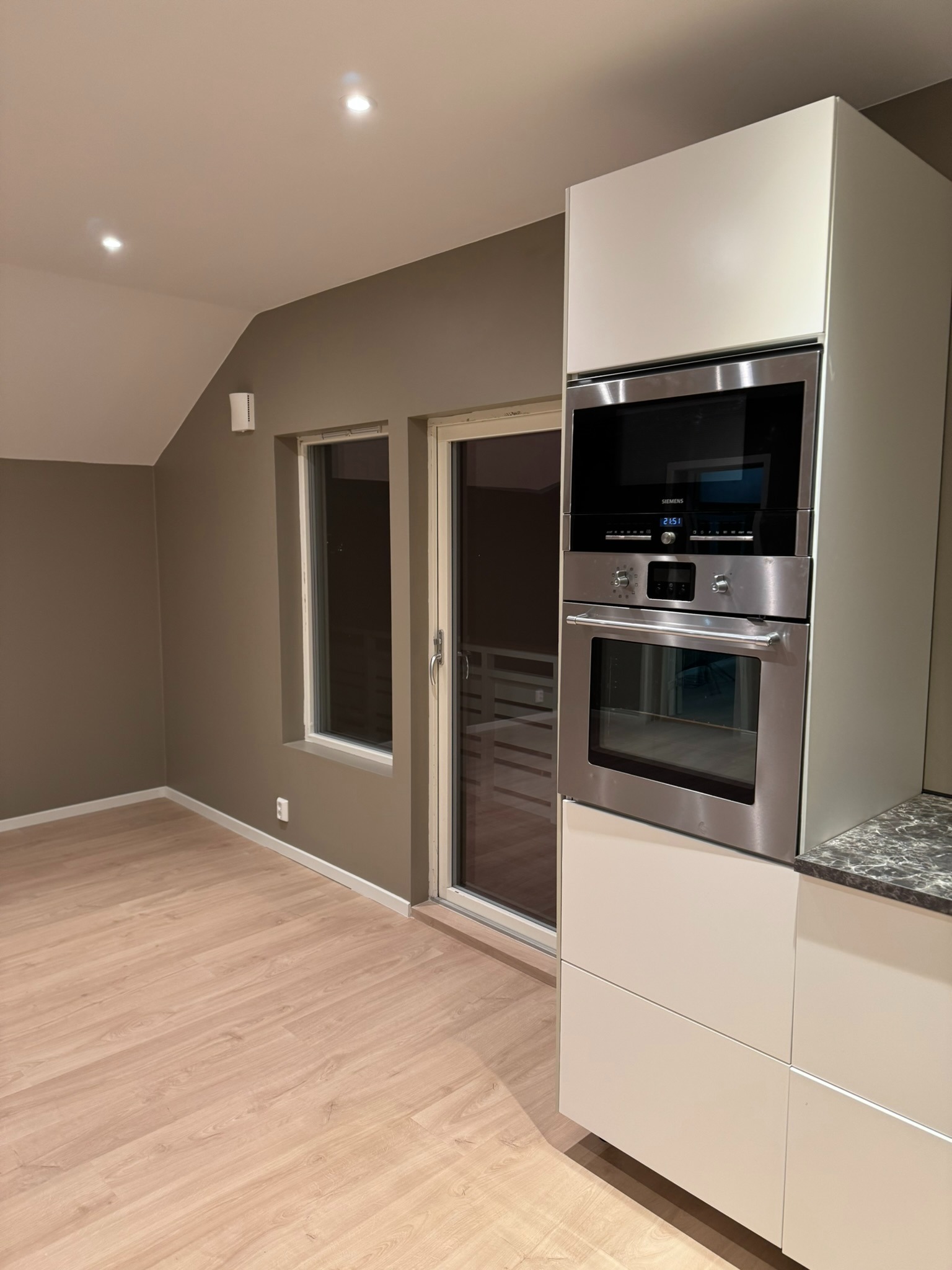 Åpen kjøkkenløsning/stue