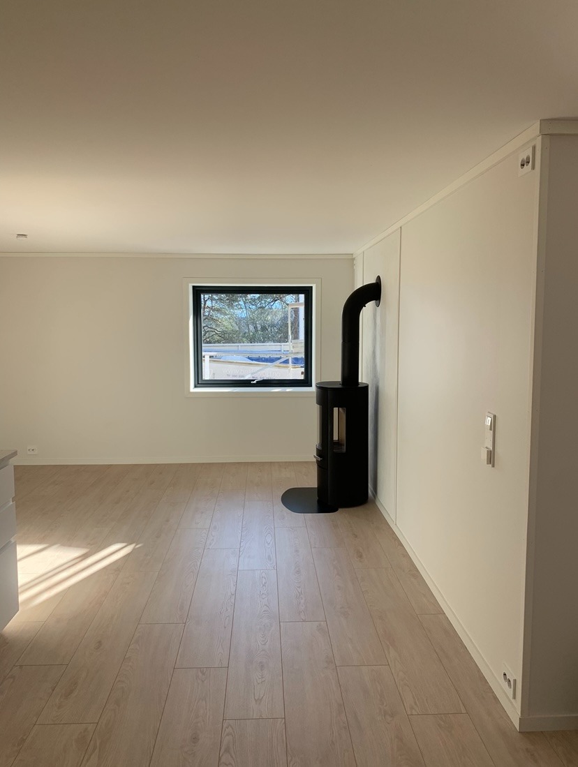 Sett fra kjøkken ut i stuen