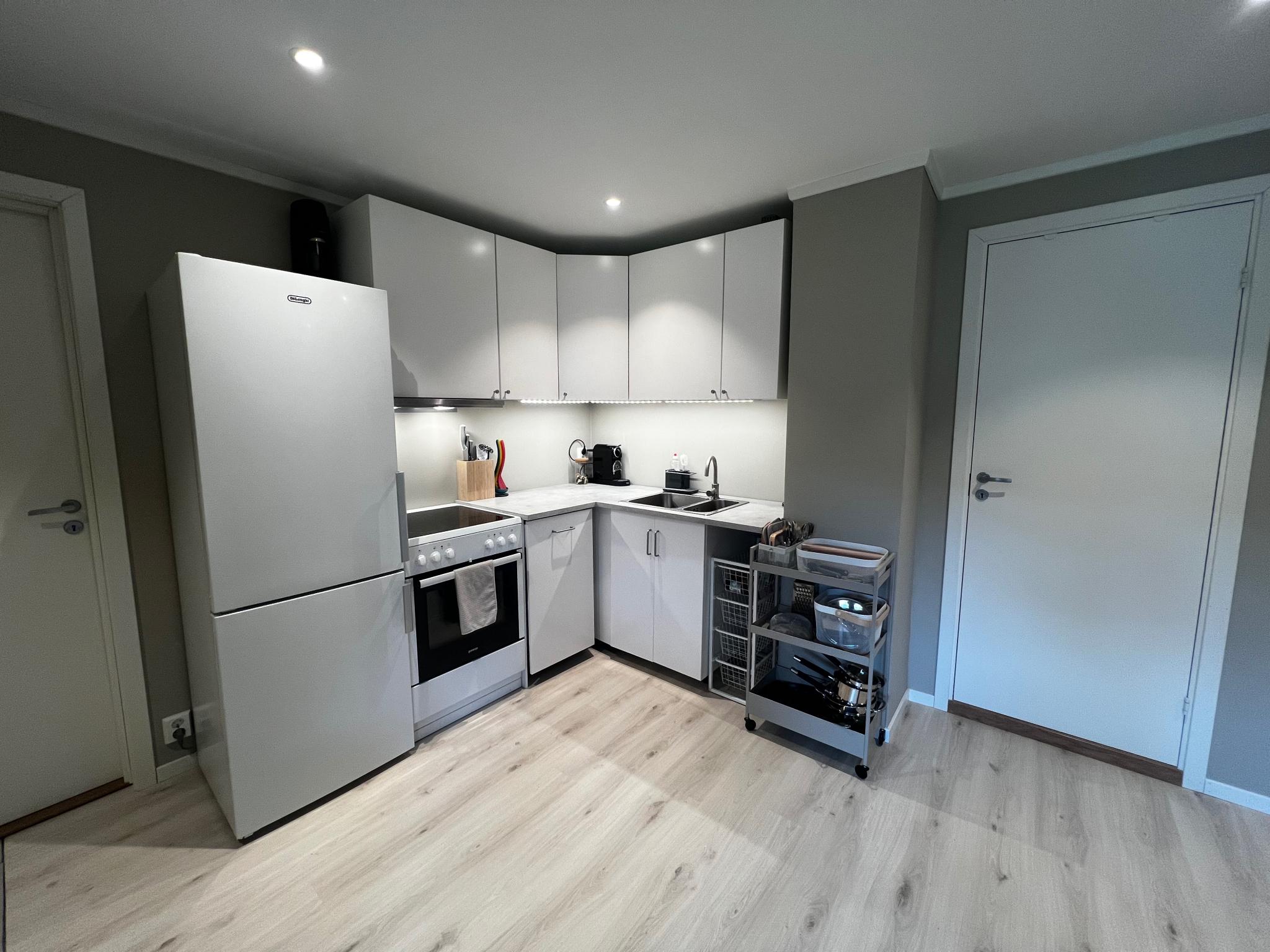 Nytt kjøkken fra 2024 med oppvaskmaskin. 