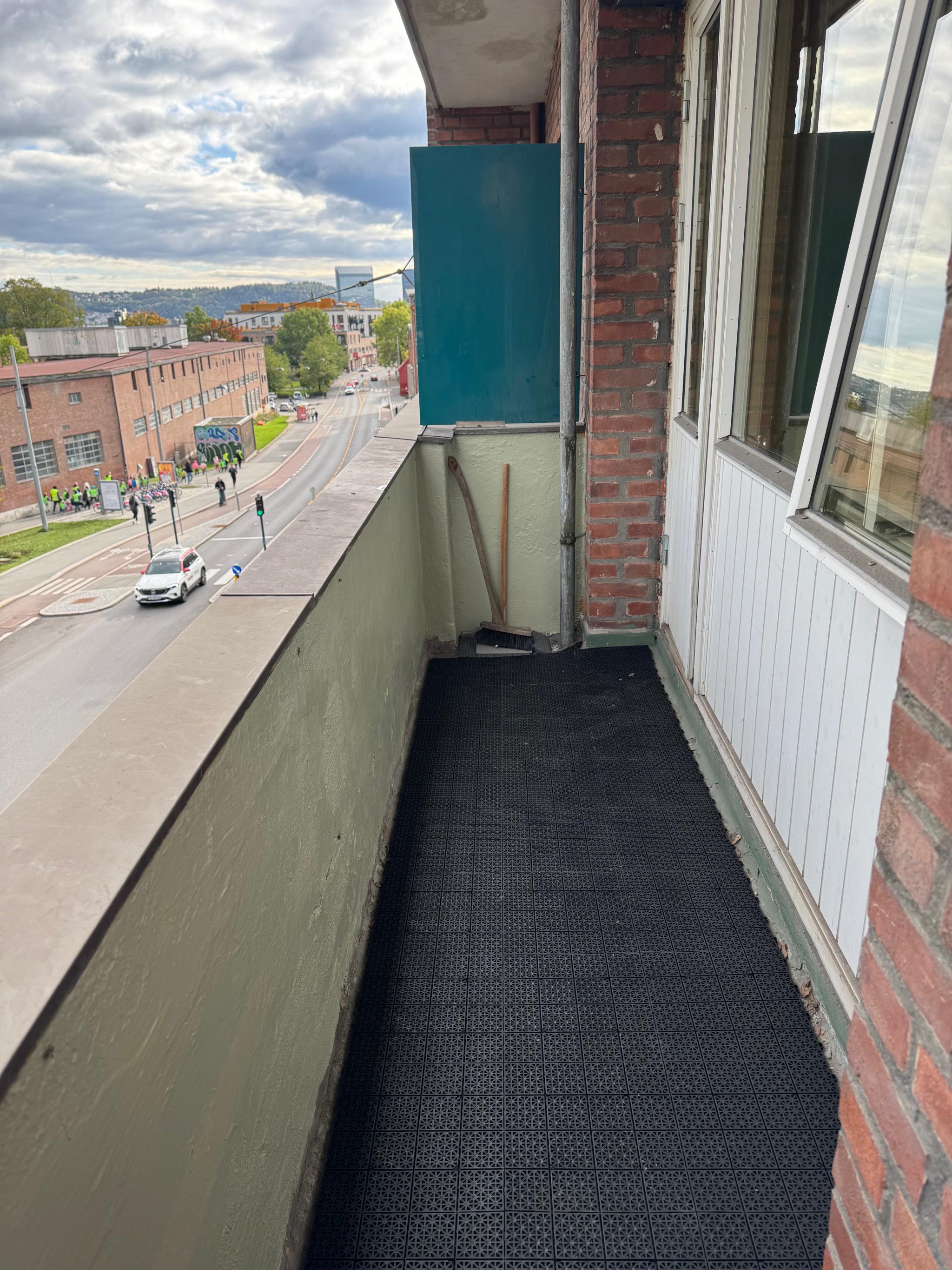 Nylagt balkongdekke som er deilig å gå på.