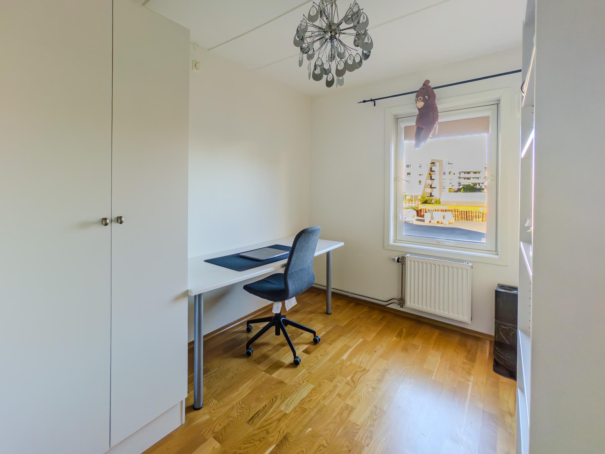 Barnerom - brukt som hjemmekontor idag