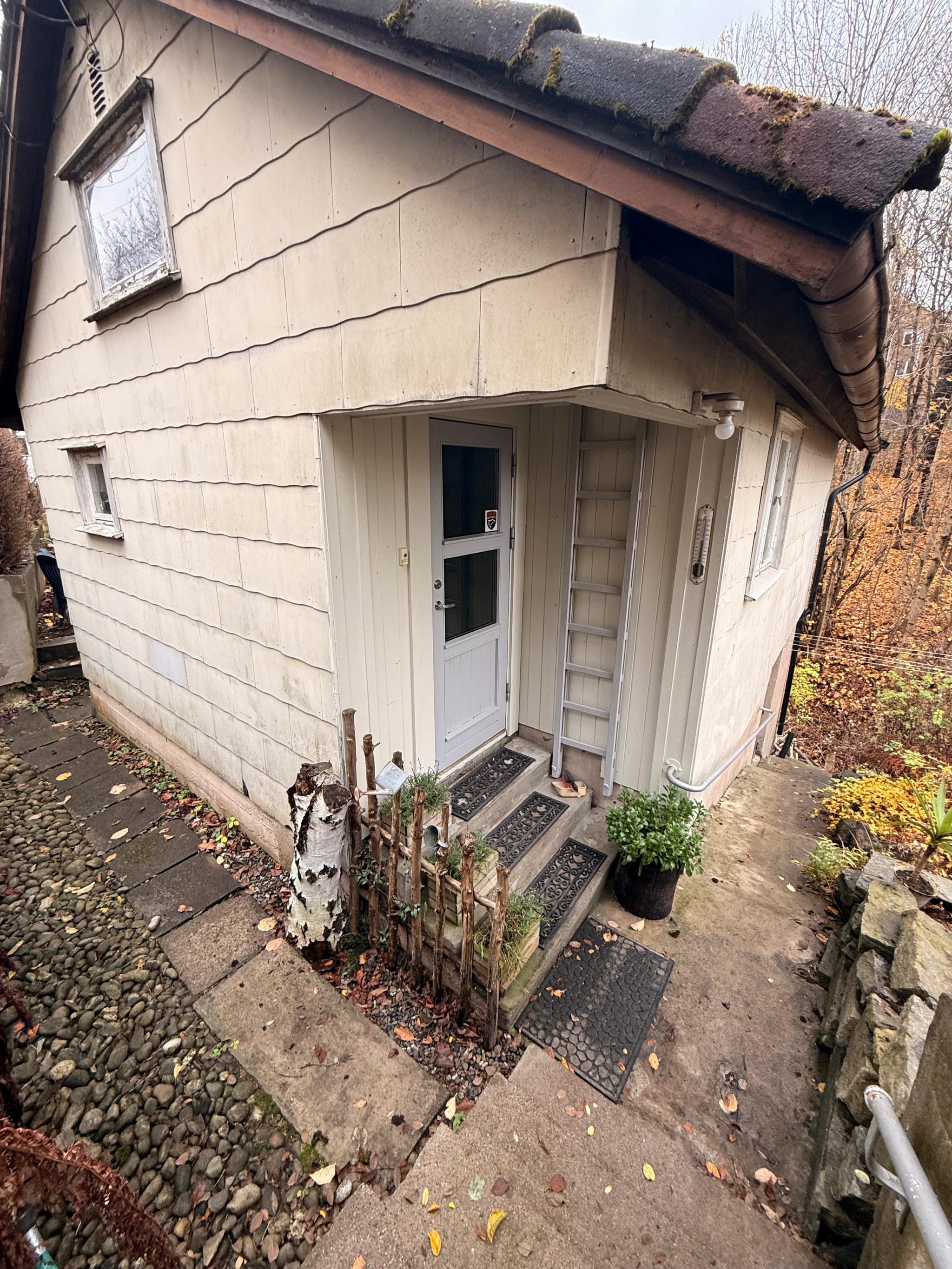 Inngangsparti i dagslys