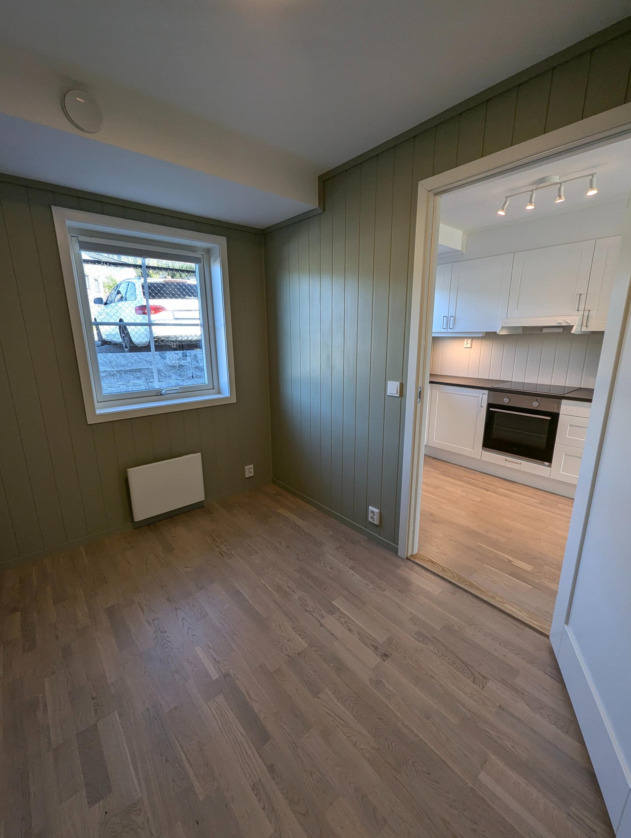 Soverom II har adkomst fra kjøkkenet. Egnet som hjemmekontor, gjesterom eller barnerom 