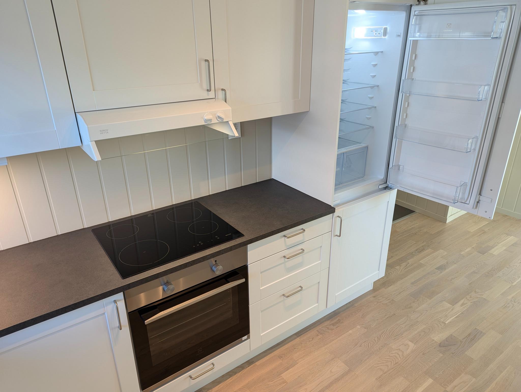 Kjøkkenventilator tilknyttet balansert ventilasjonsanlegg. Komfyrvakt