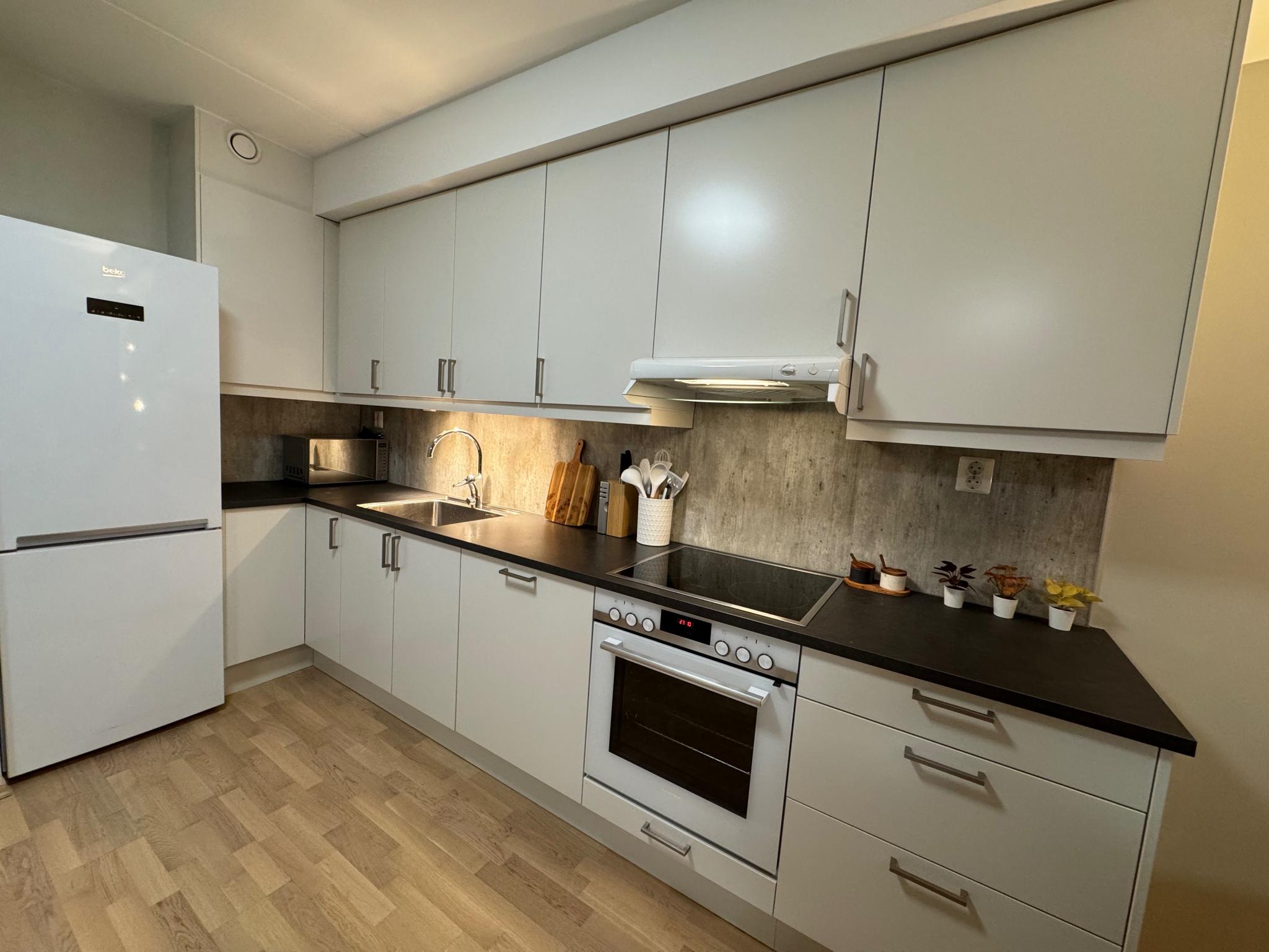 Kjøkken , frys - og kjøleskap, microovn