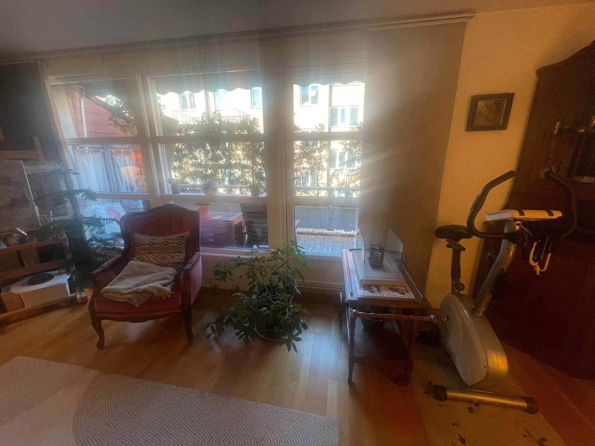 Stua med utgang til terrassen 