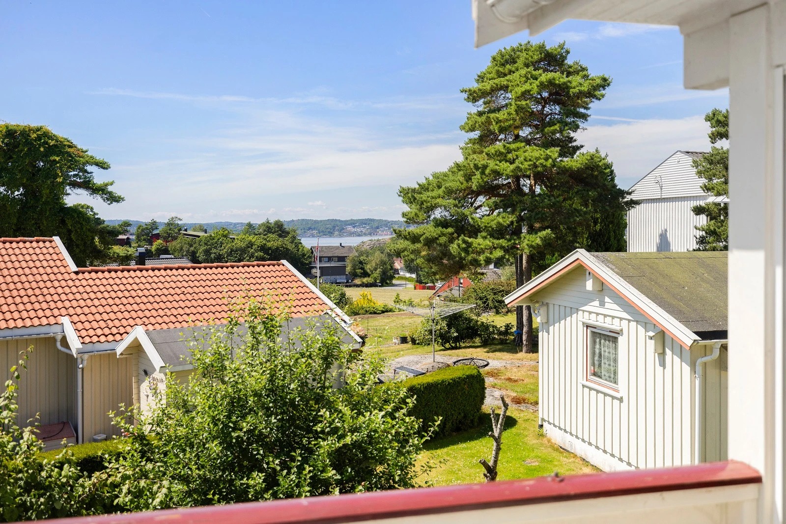 Utsikt til sjøen fra stuen