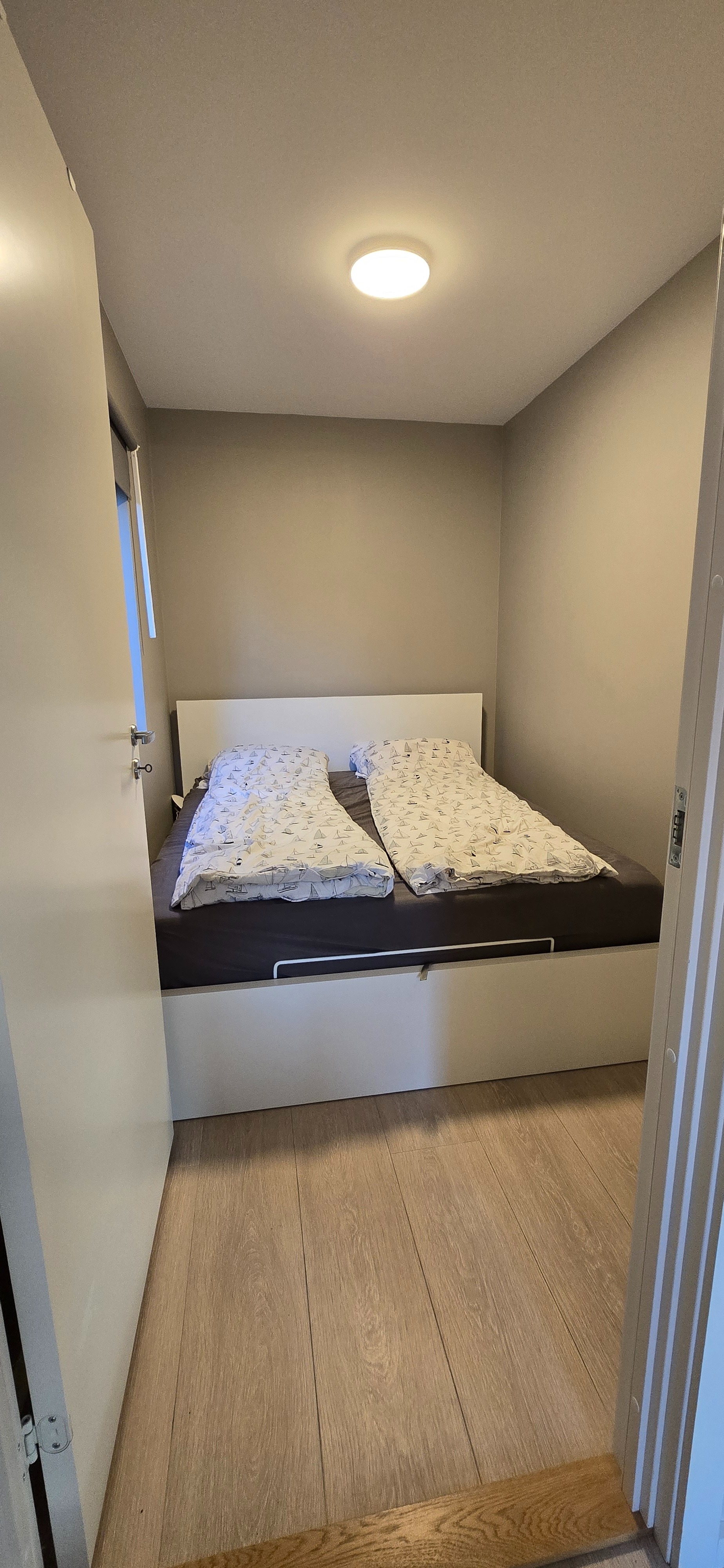 Soverom 2. Garderobeskap inkludert.