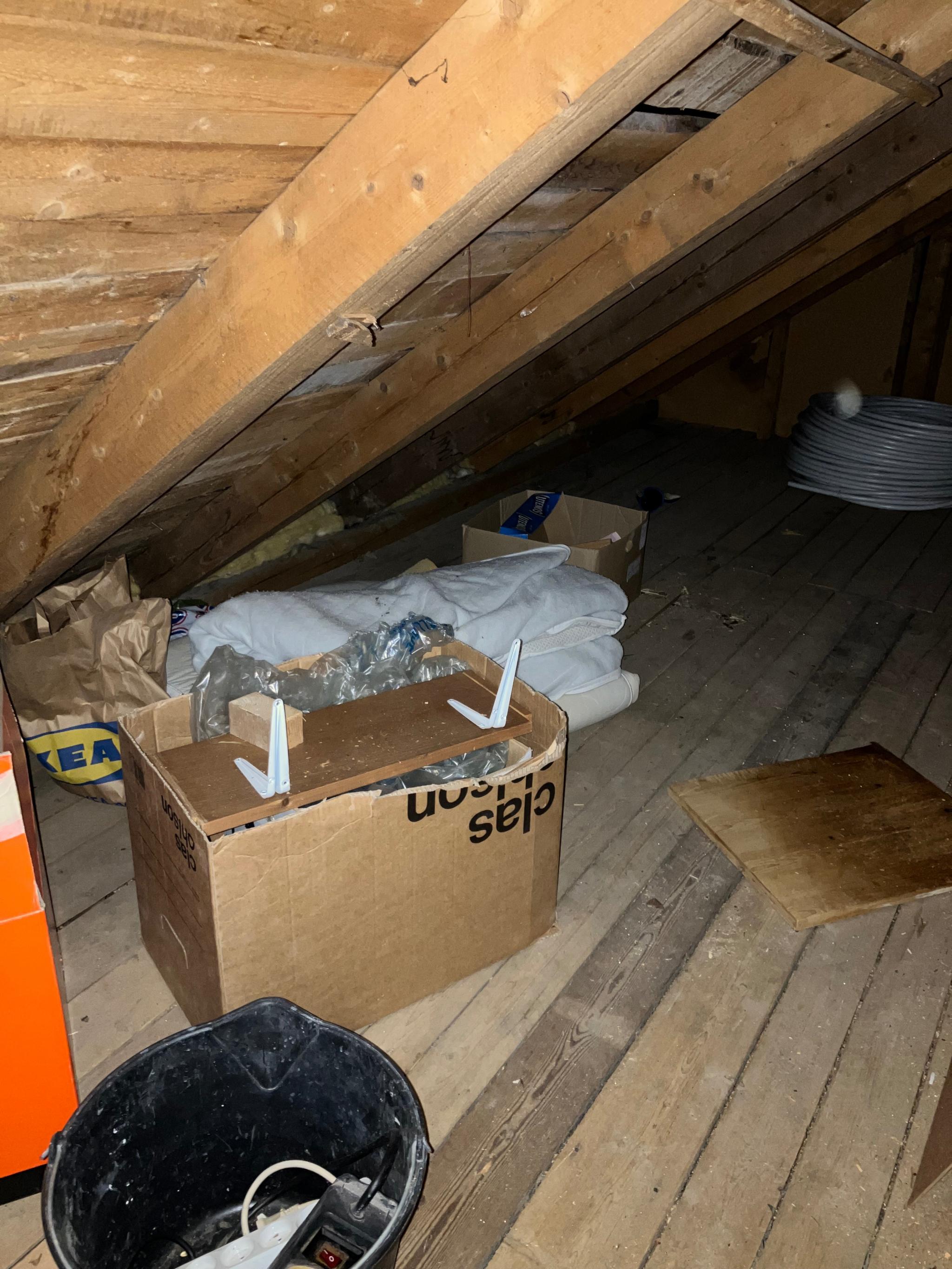 Etg 2 
Uisolert kott 
Det finnes tre slike i 2 etg. 