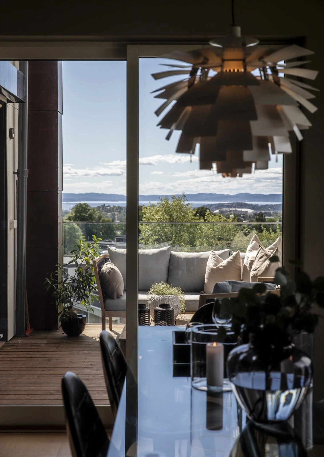 Spisestue og utgang terrasse