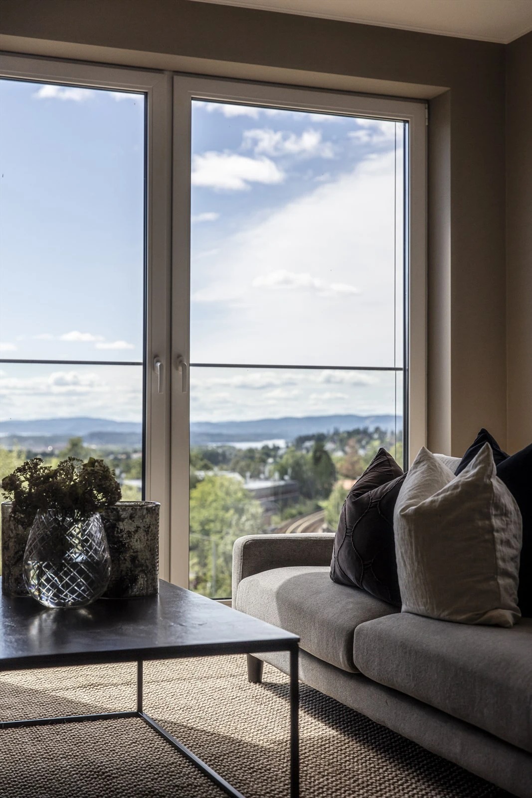 Stue med panoramadører