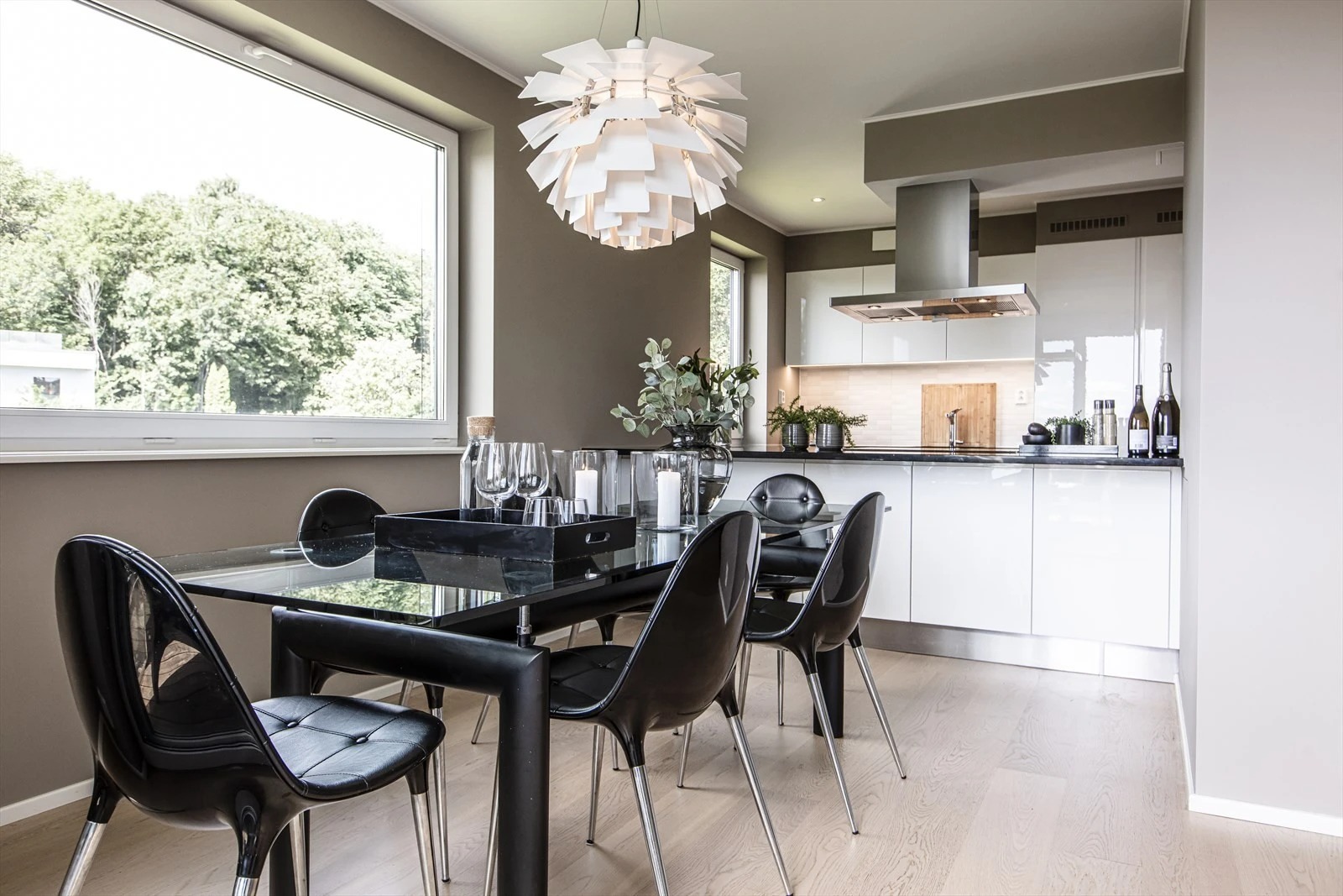 Spisestue og kjøkken