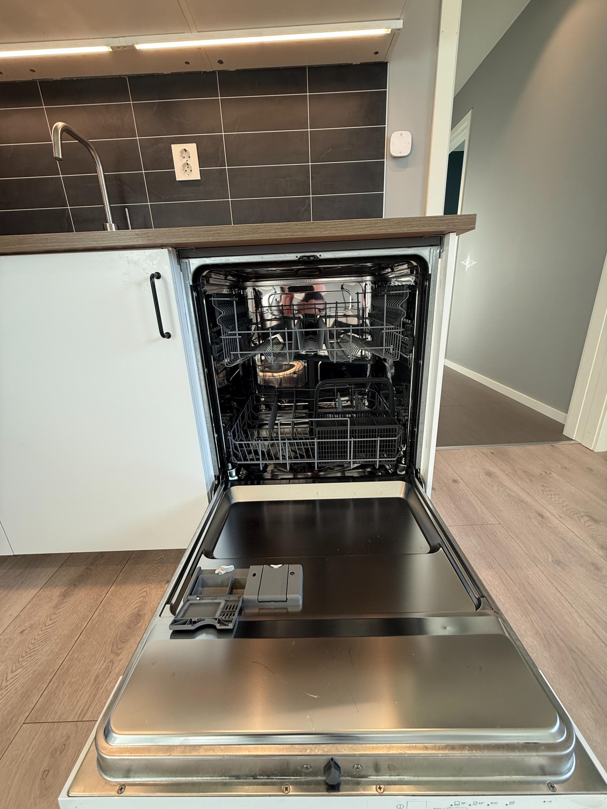 Integrert oppvaskmaskin. Svært praktisk for en enkel og komfortabel hverdag.