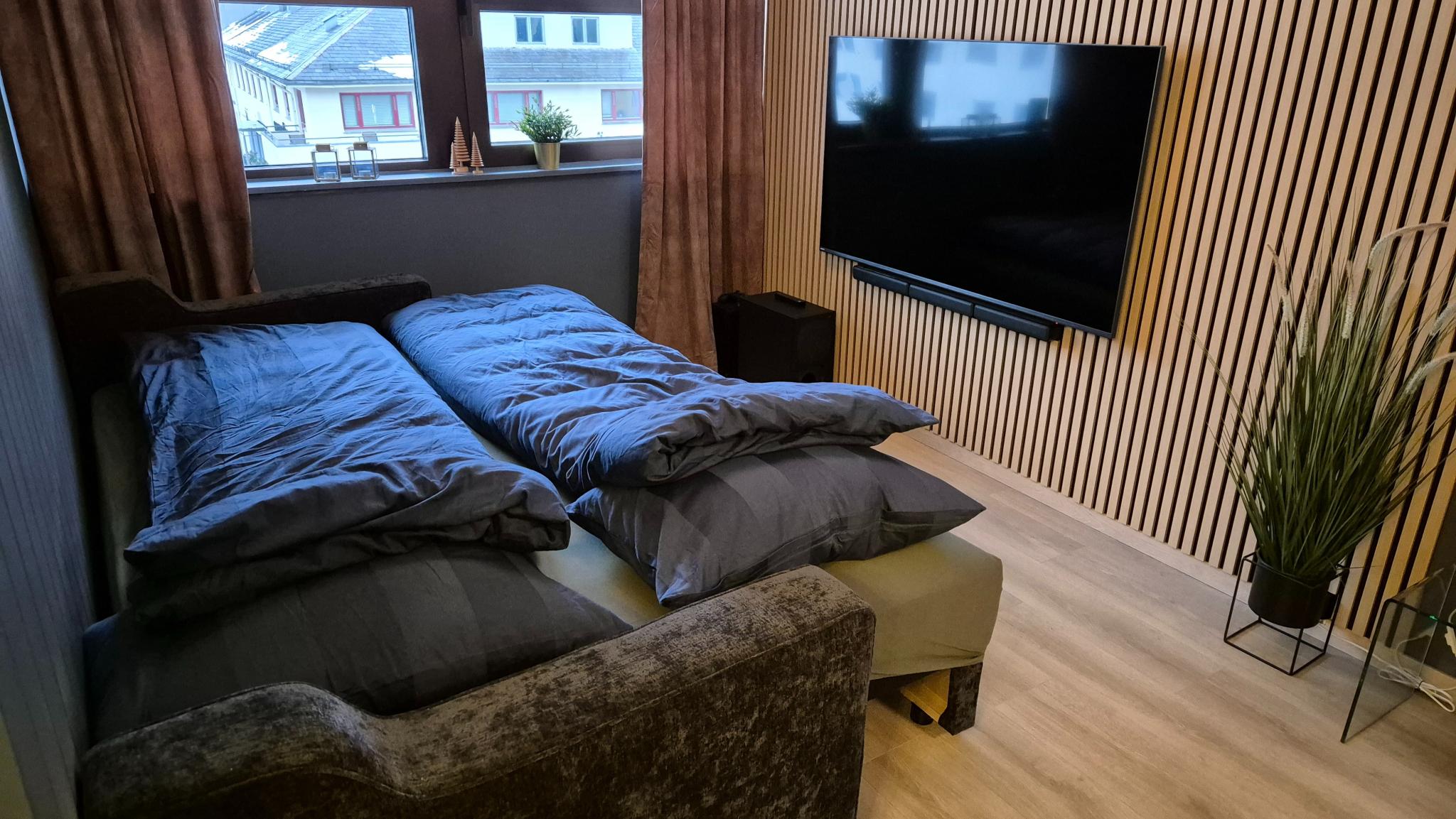 Sofa kan slåast ut til dobbelseng for gjester