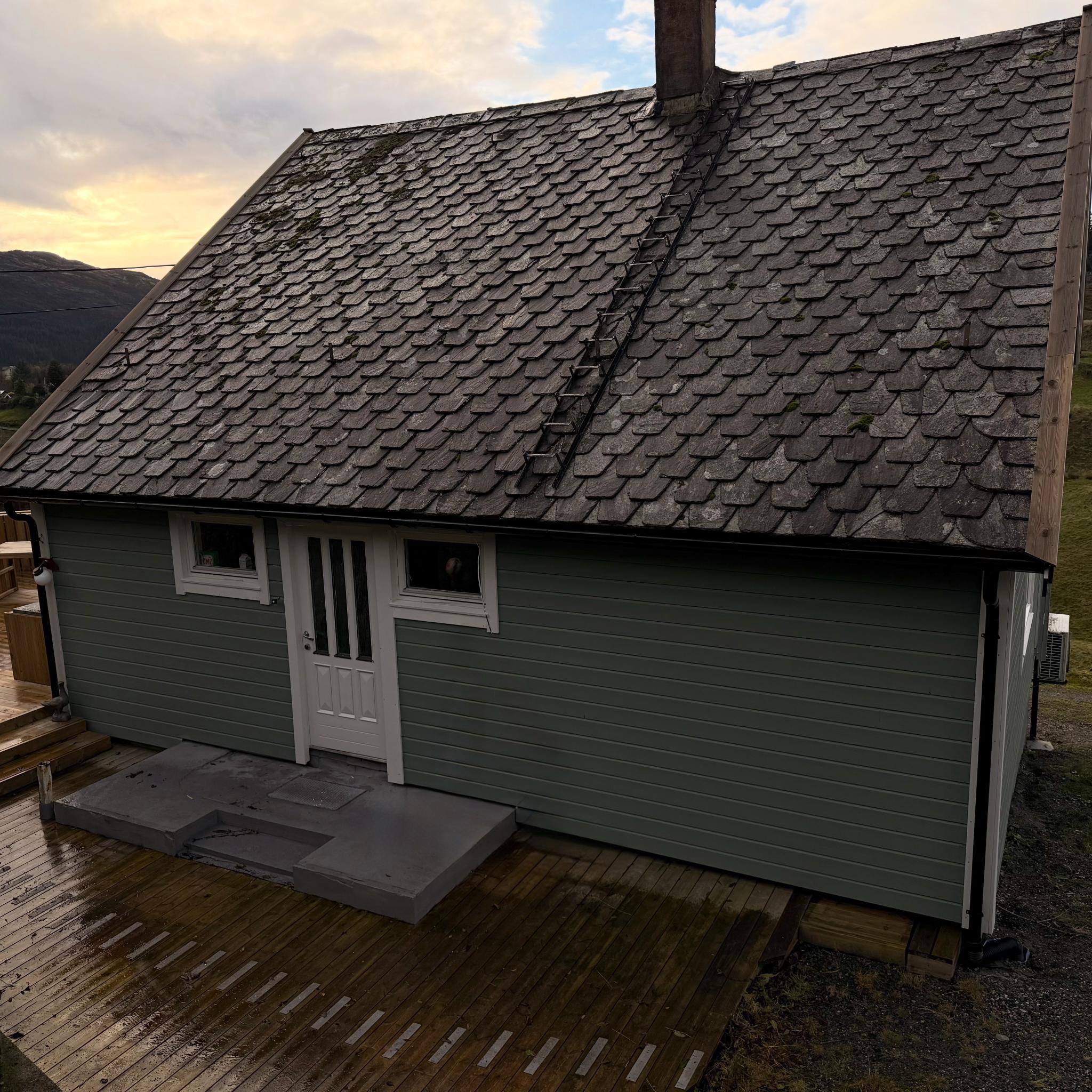 Inngangsparti, som vil bli lukket litt mer med et overbygg/tilbygg. 