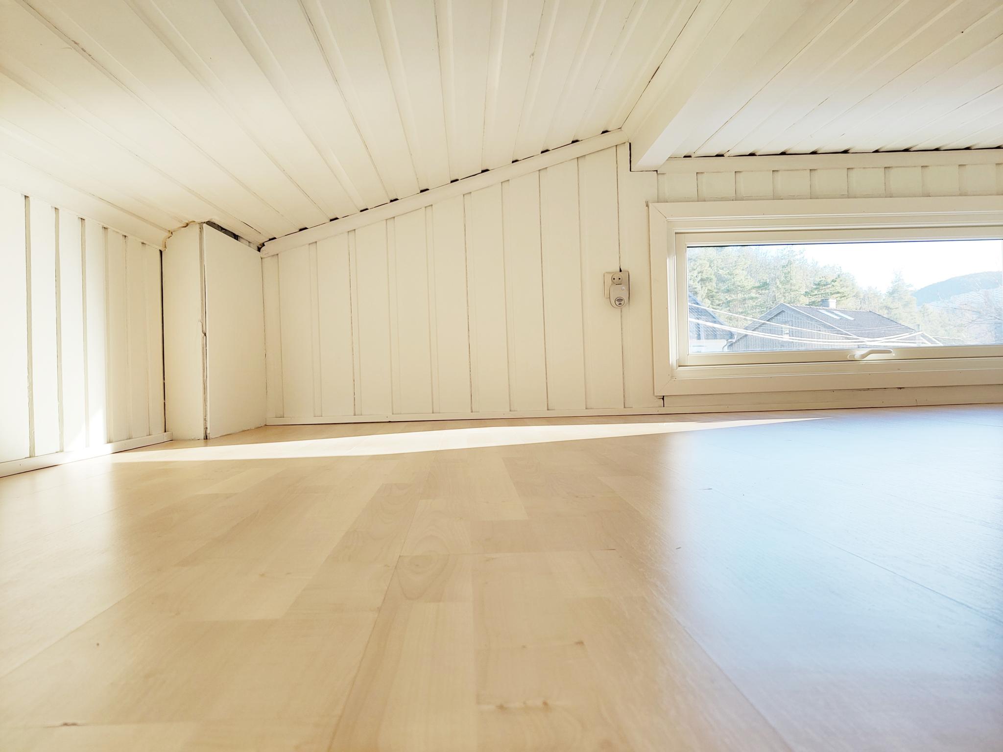 Hemsen fra en annen  vinkel.