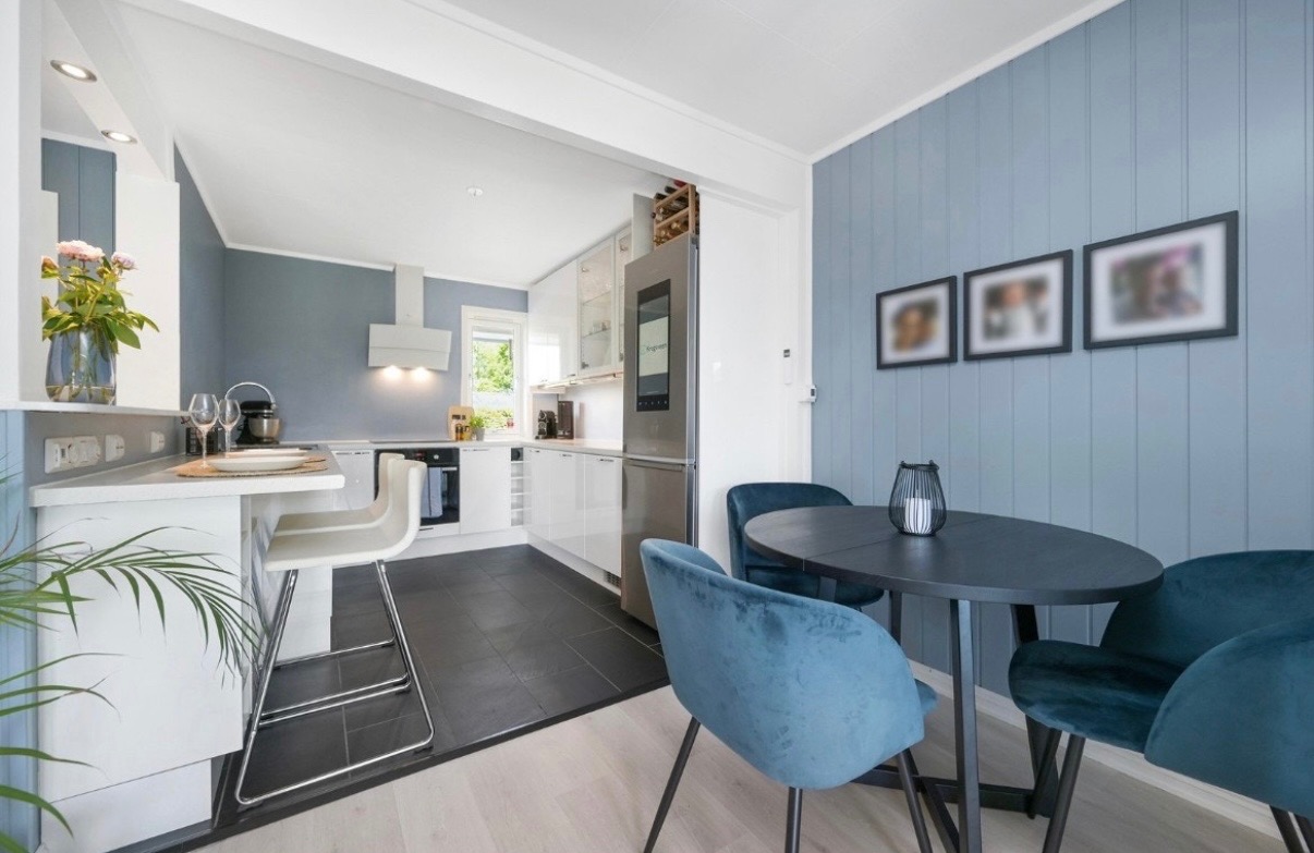 Kjøkken og stue i åpen løsning 