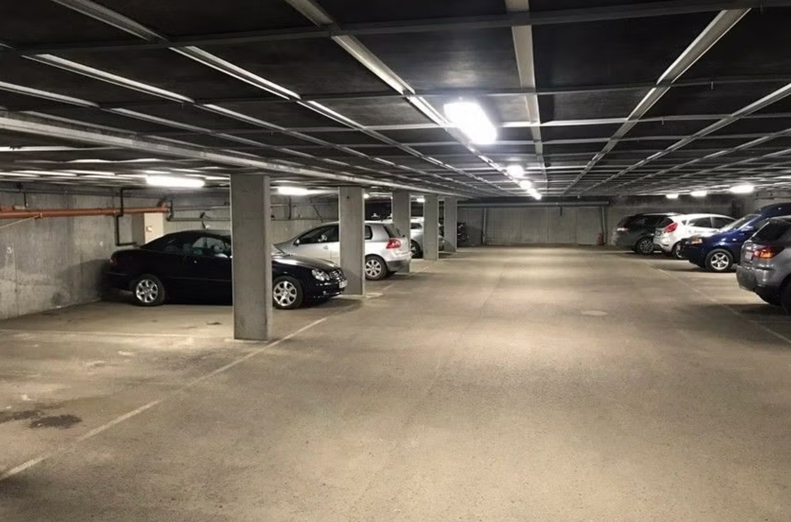 Parkeringsplass i garasje kan leies i tillegg