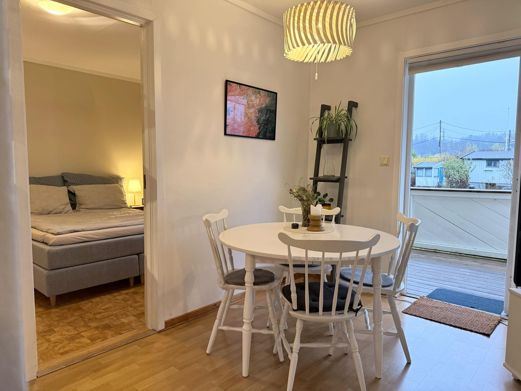 Hovedsoverom som vender mot kolonihagen.