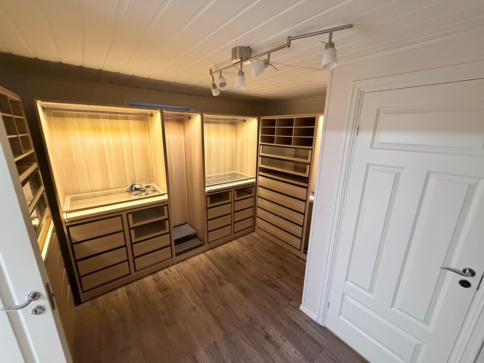 Walk-in i tilknytning til soverom/peisestue 