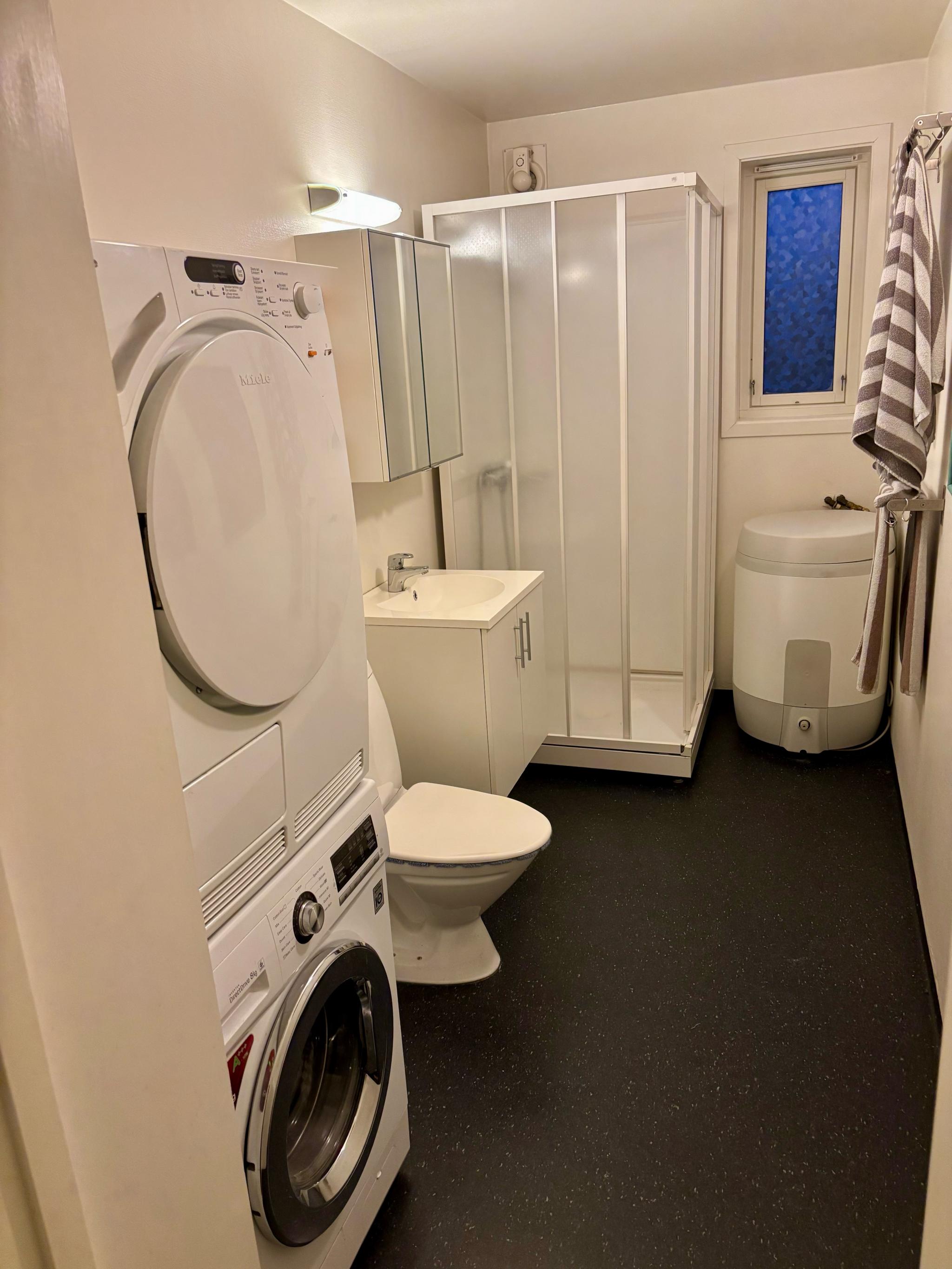 Bad, dusjkabinett, tørk & vask