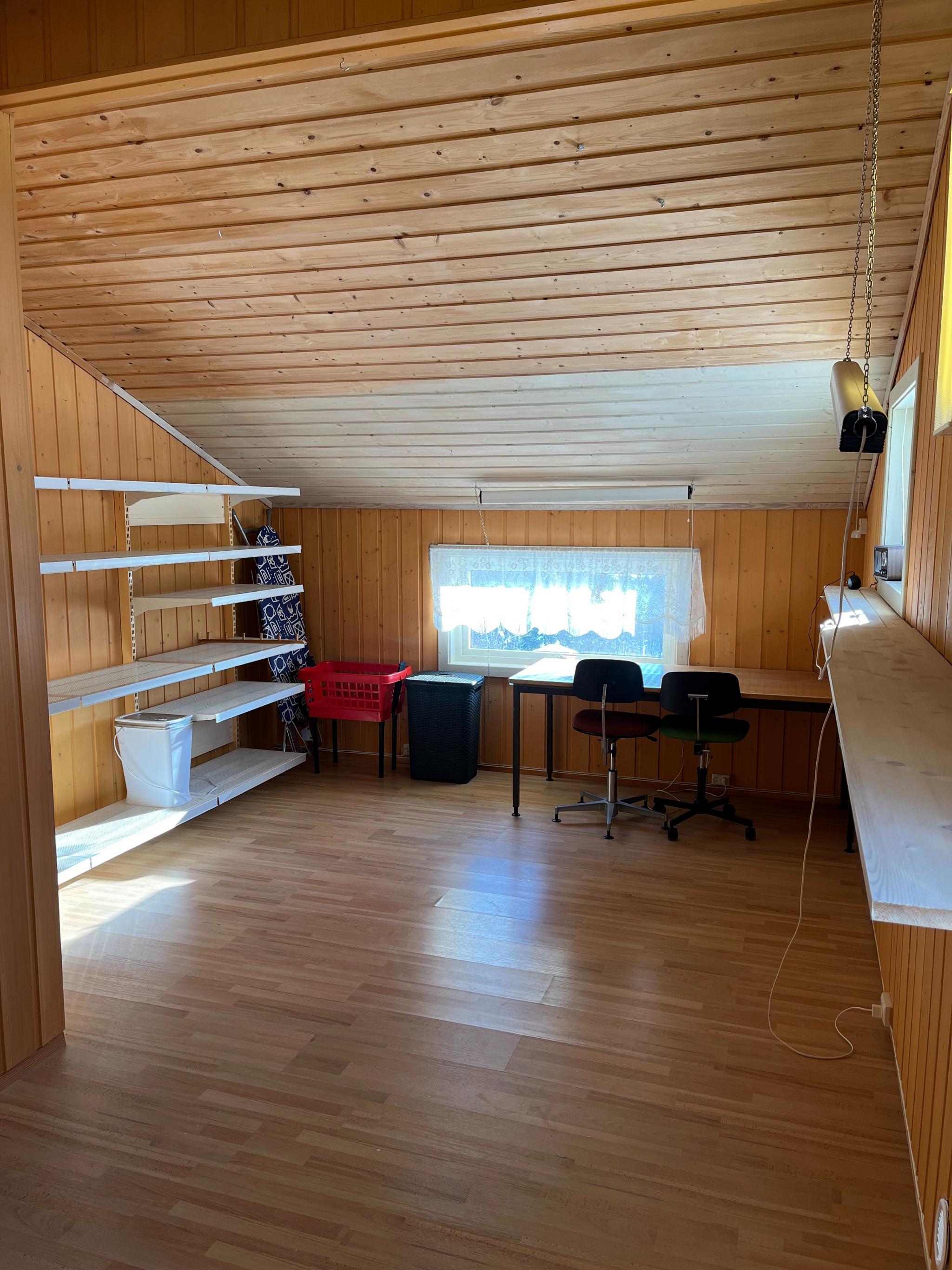 Stort soverom / hobbyrom i øvre etasje